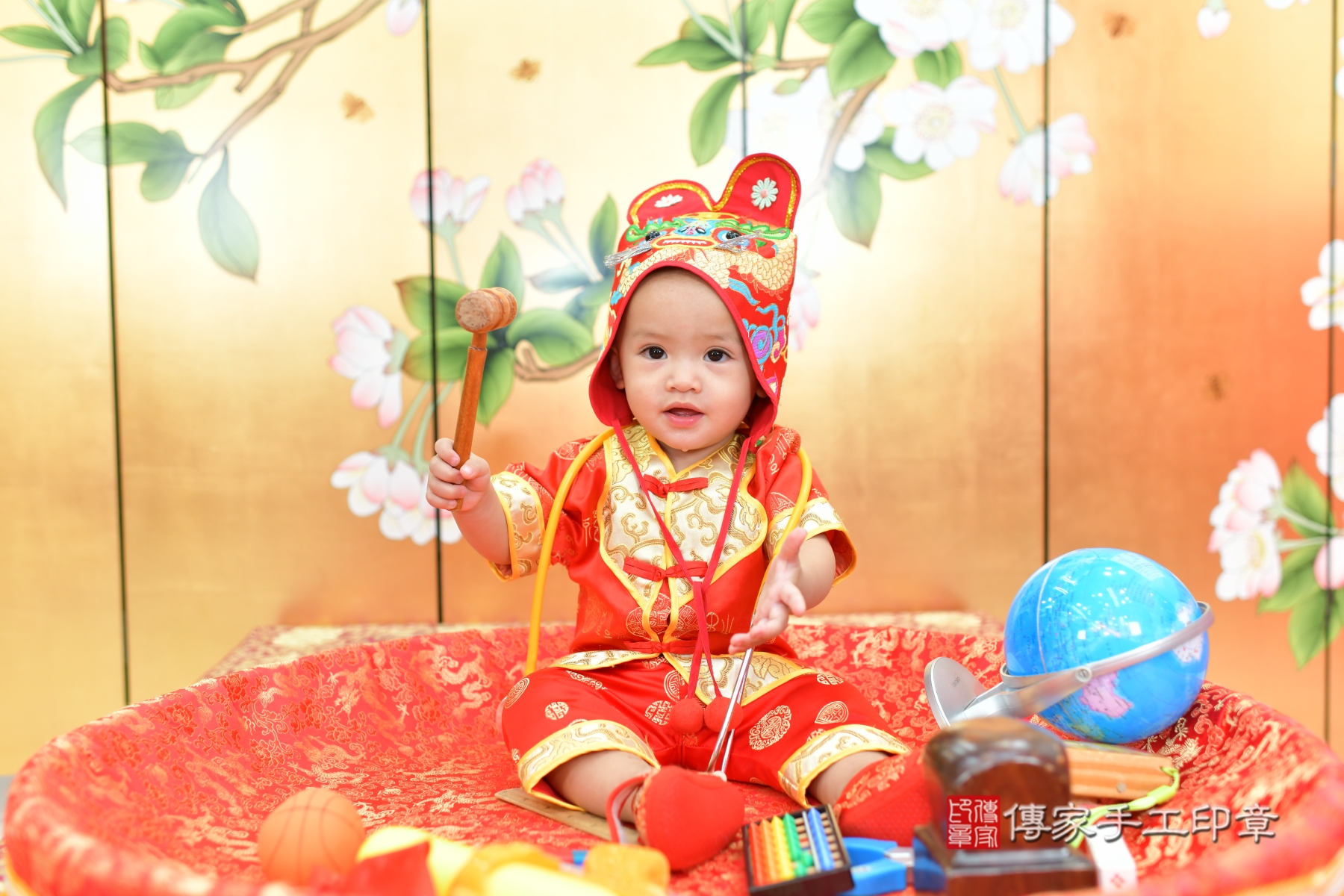 小錞寶貝抓周，小孩古裝禮服照。地點：傳家「台中店」古禮會場