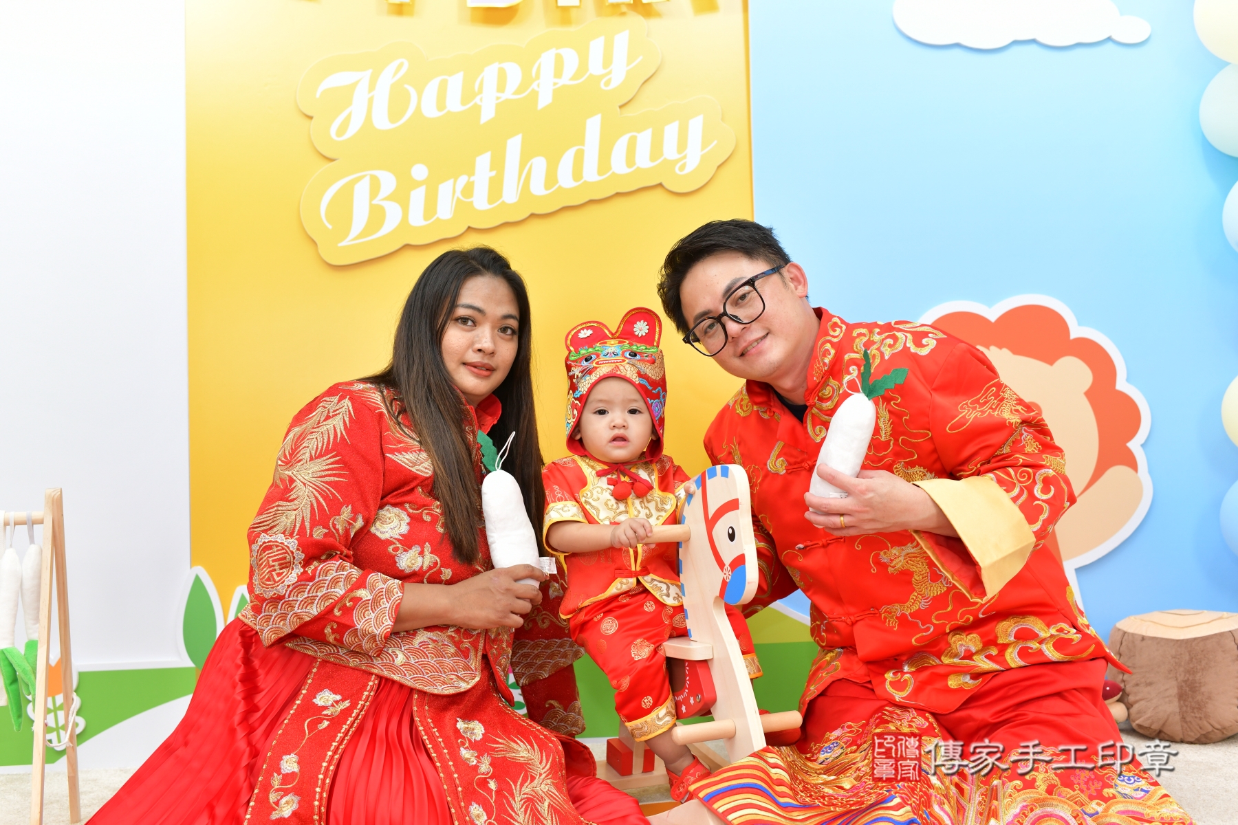 小錞寶貝抓周，成人與小孩古裝禮服照。地點：傳家「台中店」古禮會場