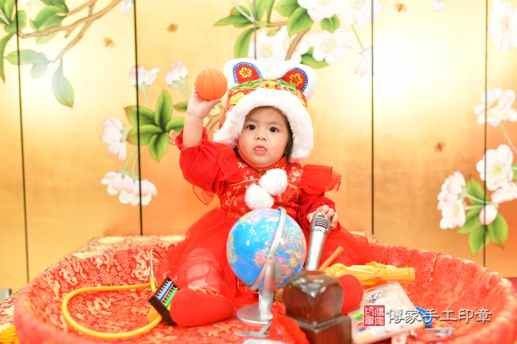 紜紜寶貝抓周，小孩古裝禮服照。地點：傳家「台中店」古禮會場