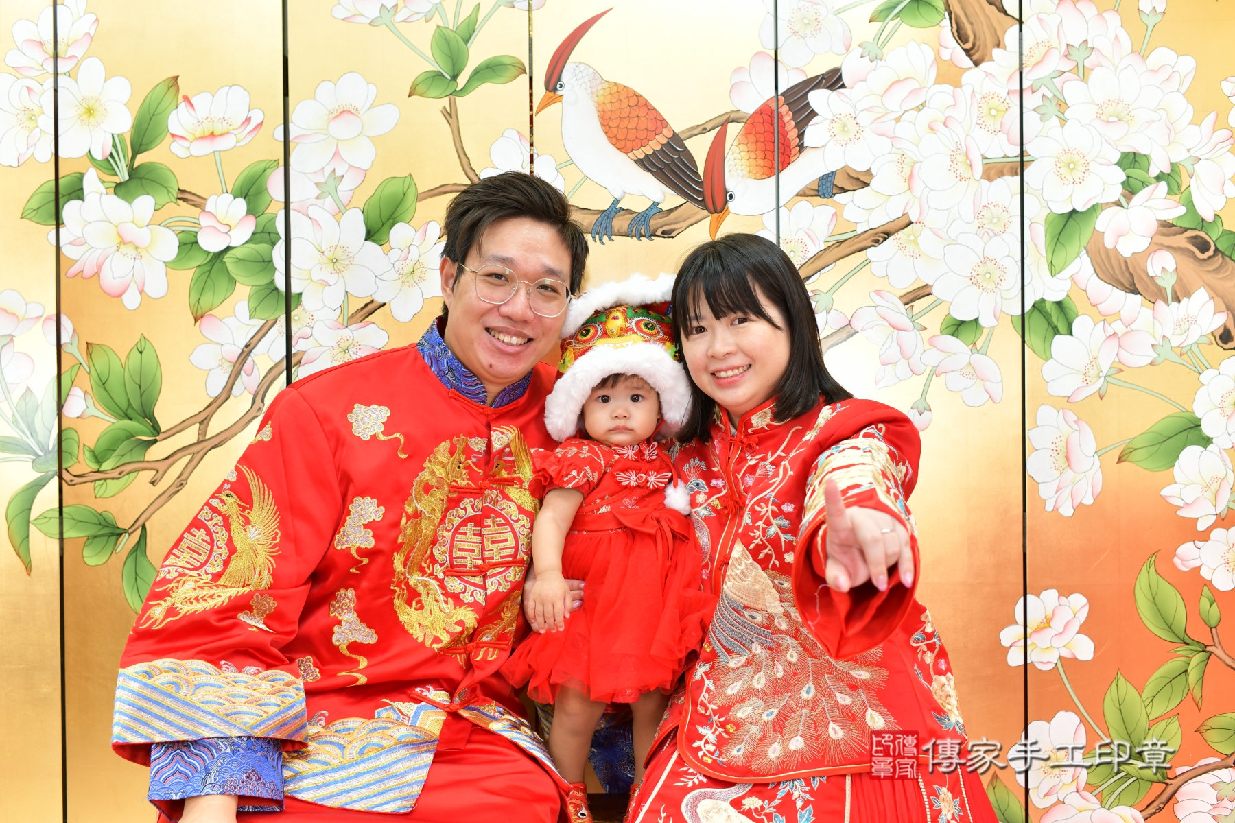 小雅寶貝抓周，成人與小孩古裝禮服照。地點：傳家「台中店」古禮會場