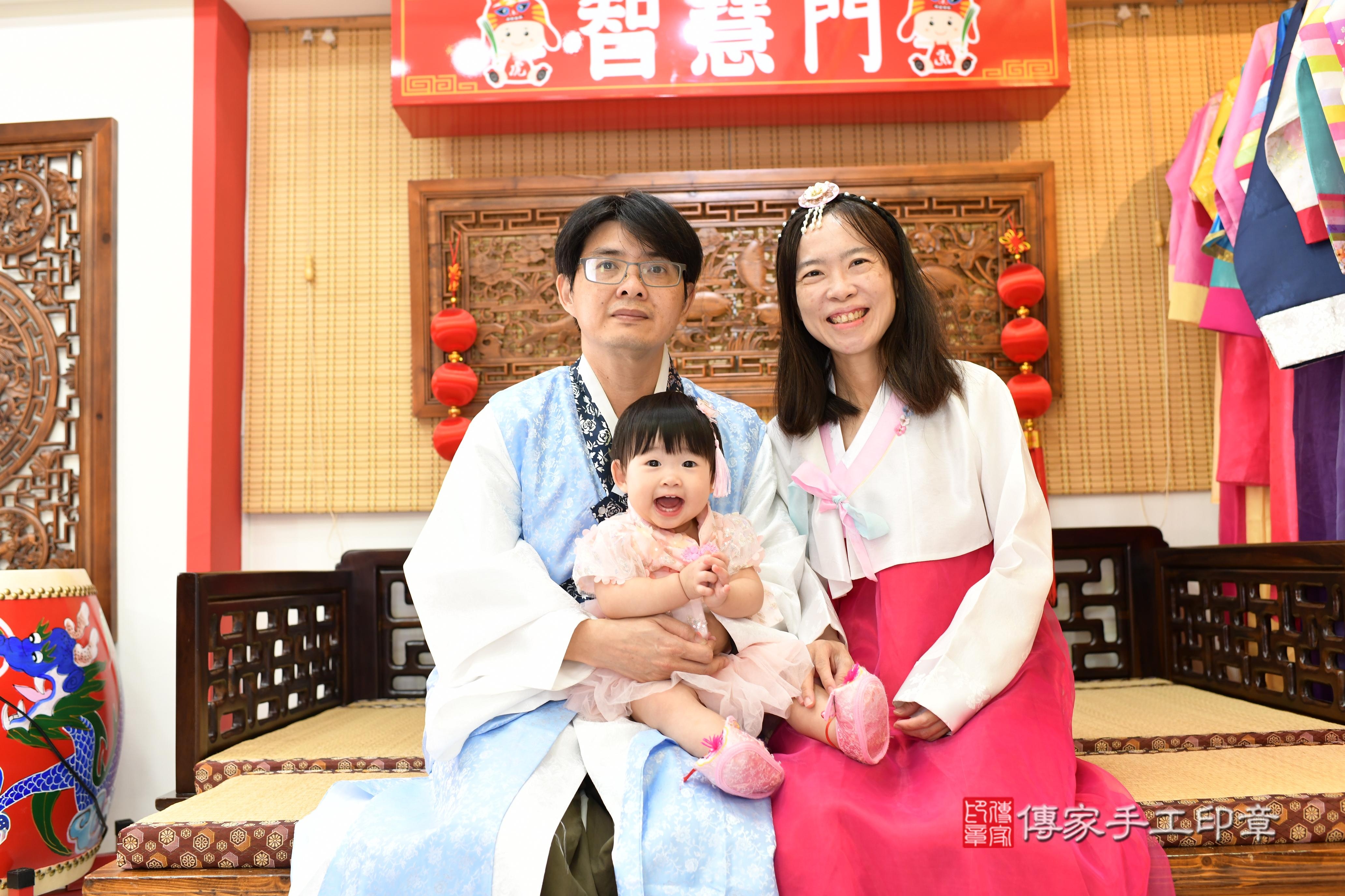 2025-09-27涵涵寶貝抓周,成人與小孩古裝禮服照。地點:傳家「台南店」古禮會場照片集