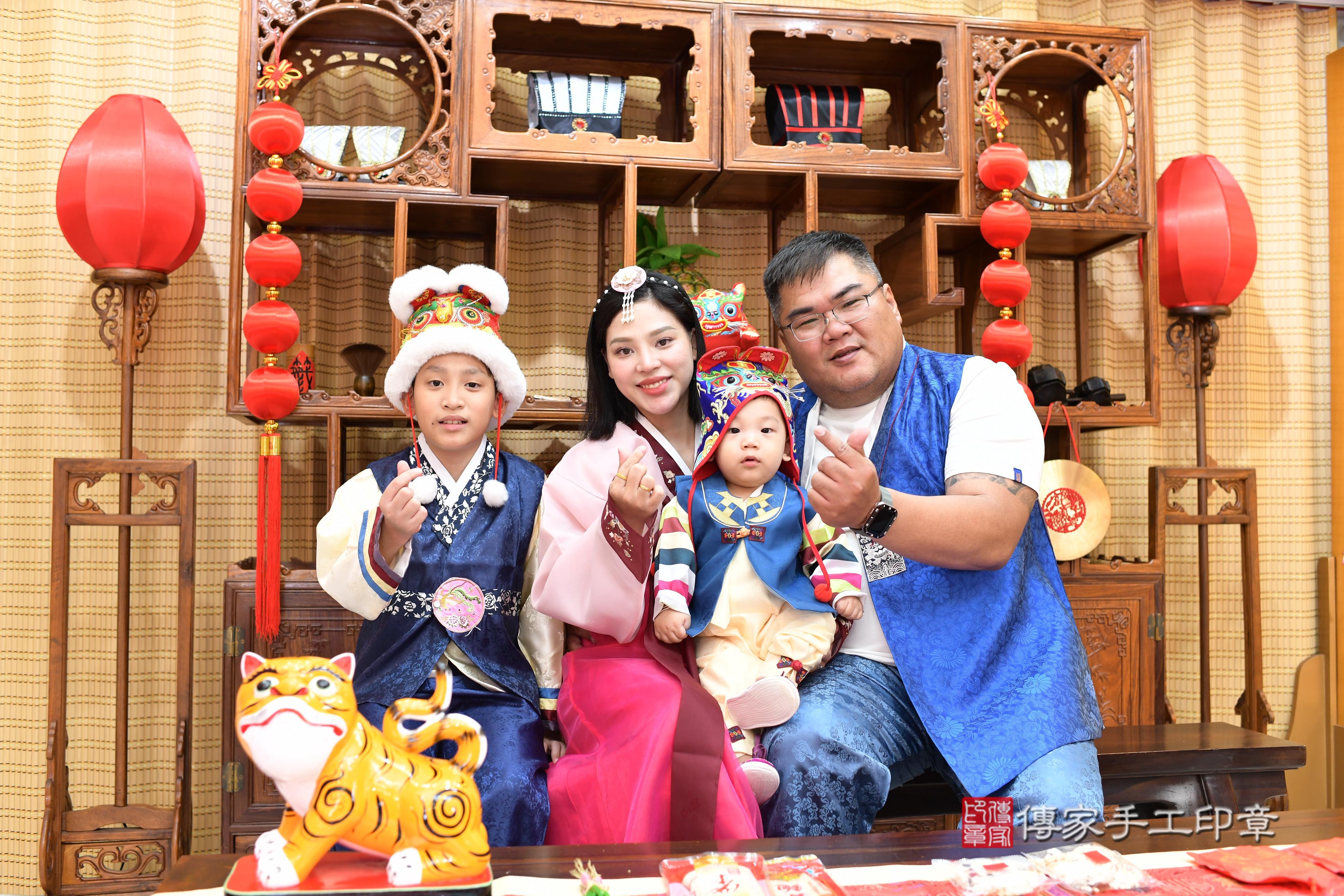 2025-09-27騰騰寶貝抓周,成人與小孩古裝禮服照。地點:傳家「台南店」古禮會場照片集