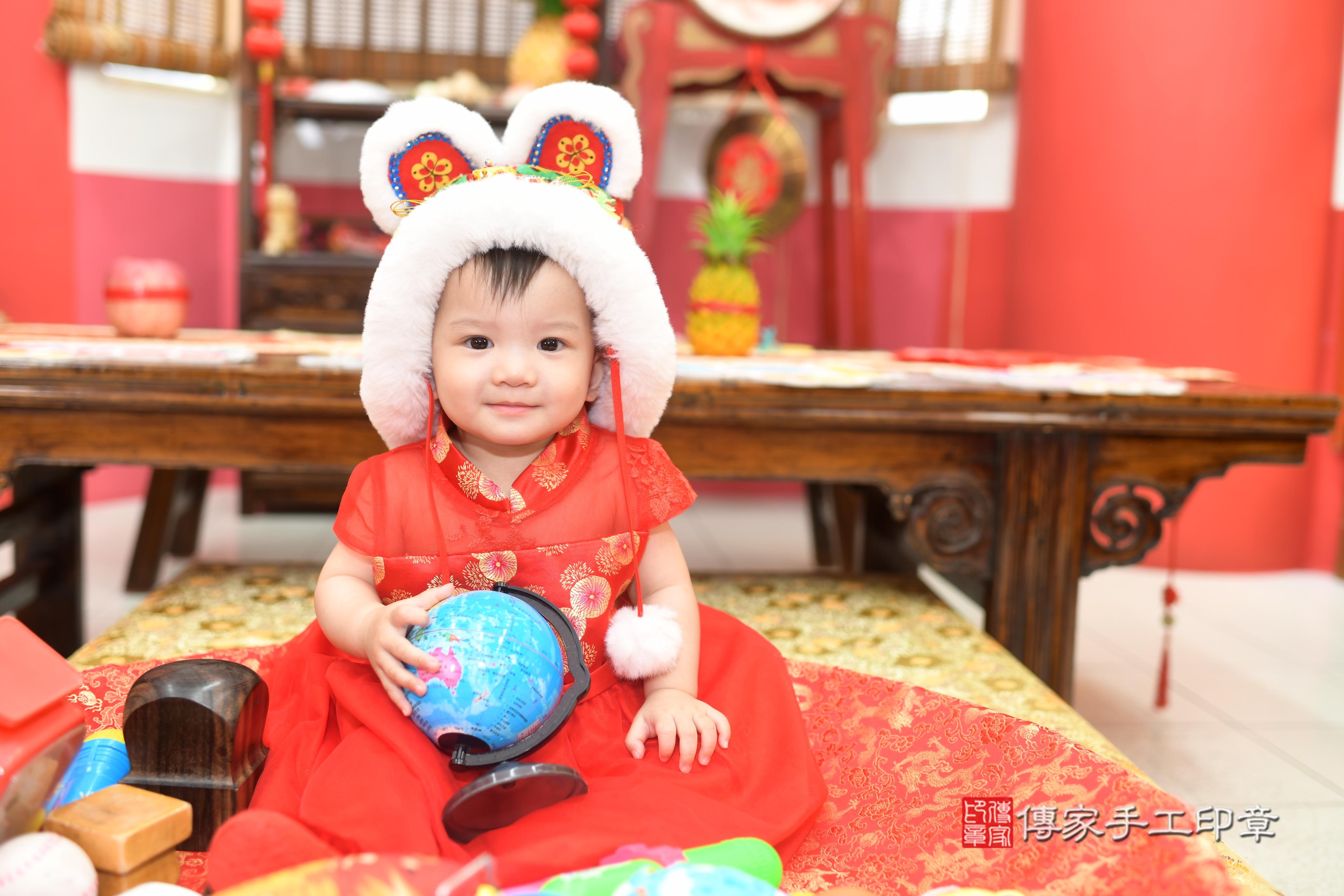 2025-09-27霏霏寶貝抓周,成人與小孩古裝禮服照。地點:傳家「高雄店」古禮會場照片集