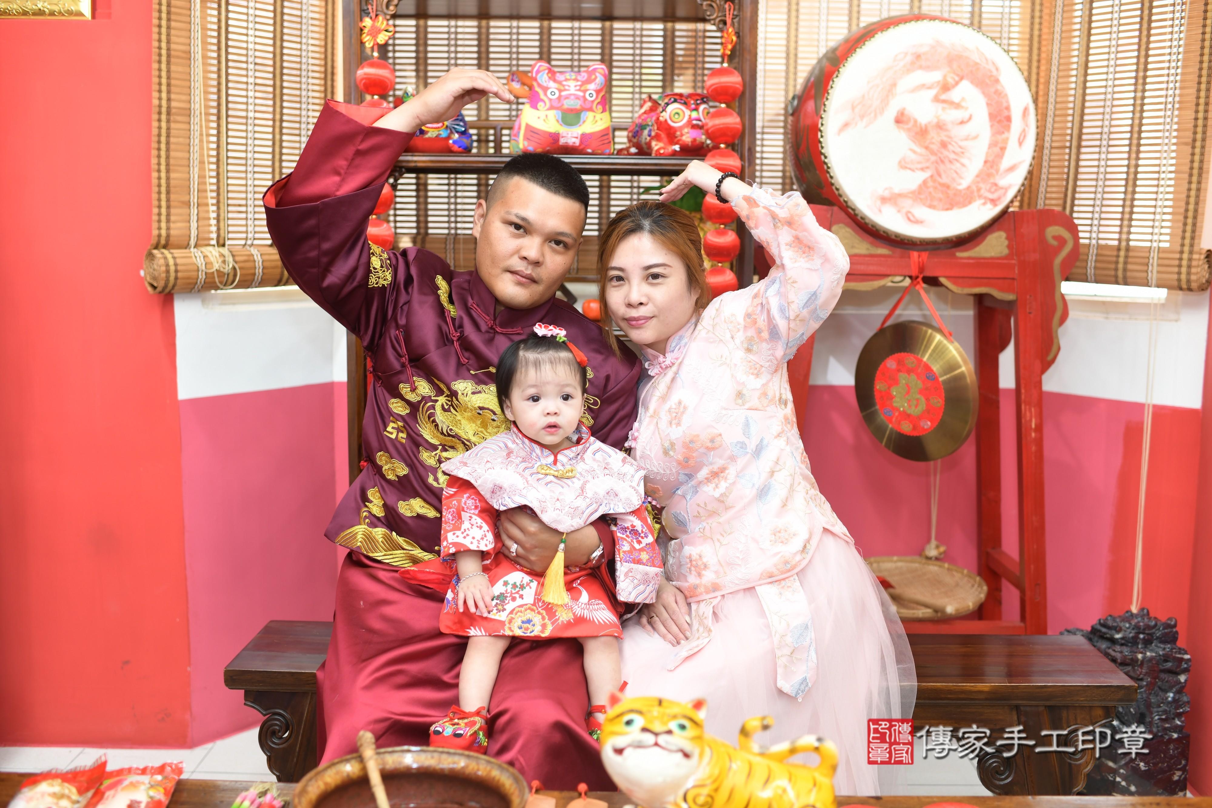 2025-09-27涵涵寶貝抓周,成人與小孩古裝禮服照。地點:傳家「高雄店」古禮會場照片集