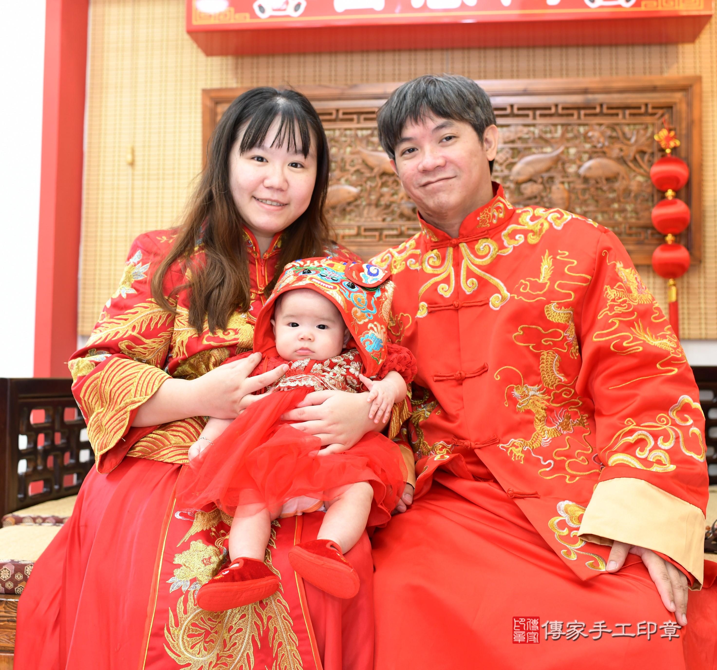 2025-06-27小棋寶貝收涎,成人與小孩古裝禮服照。地點:傳家「台南店」古禮會場照片集