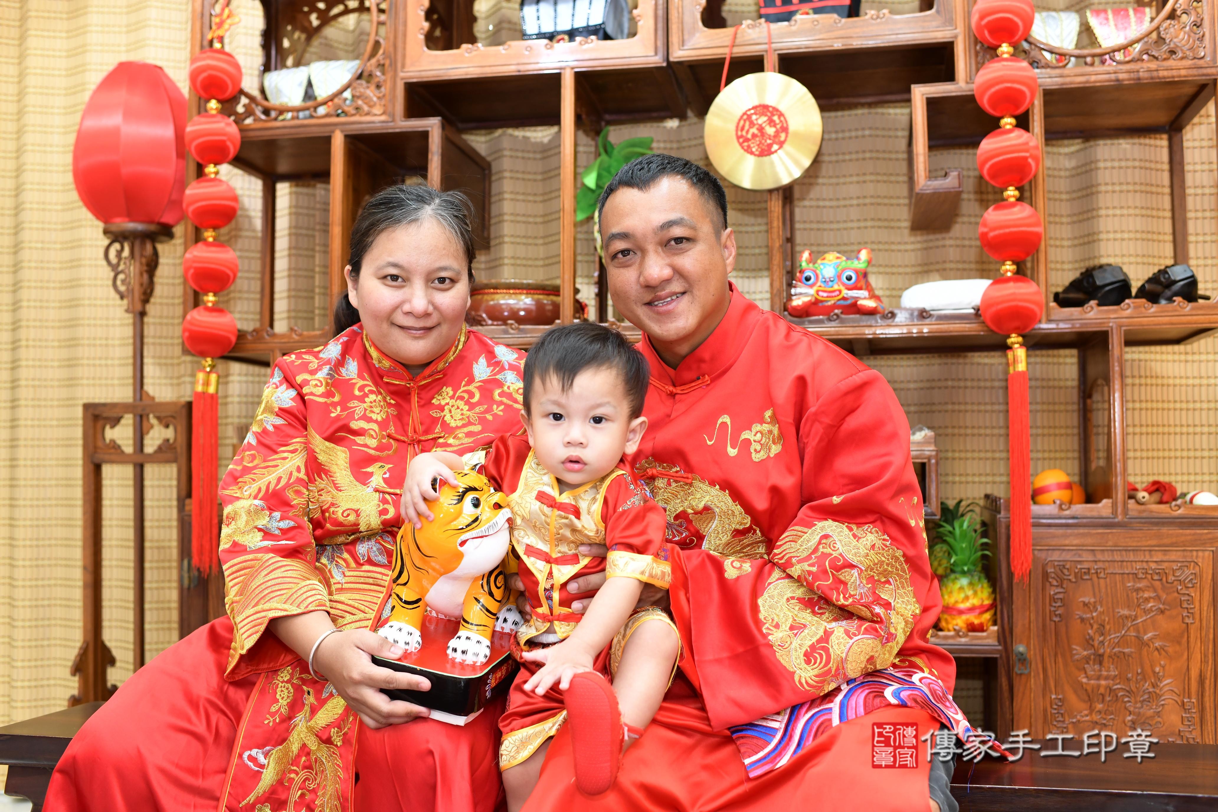 2025-06-27珅珅寶貝抓周,成人與小孩古裝禮服照。地點:傳家「台南店」古禮會場照片集