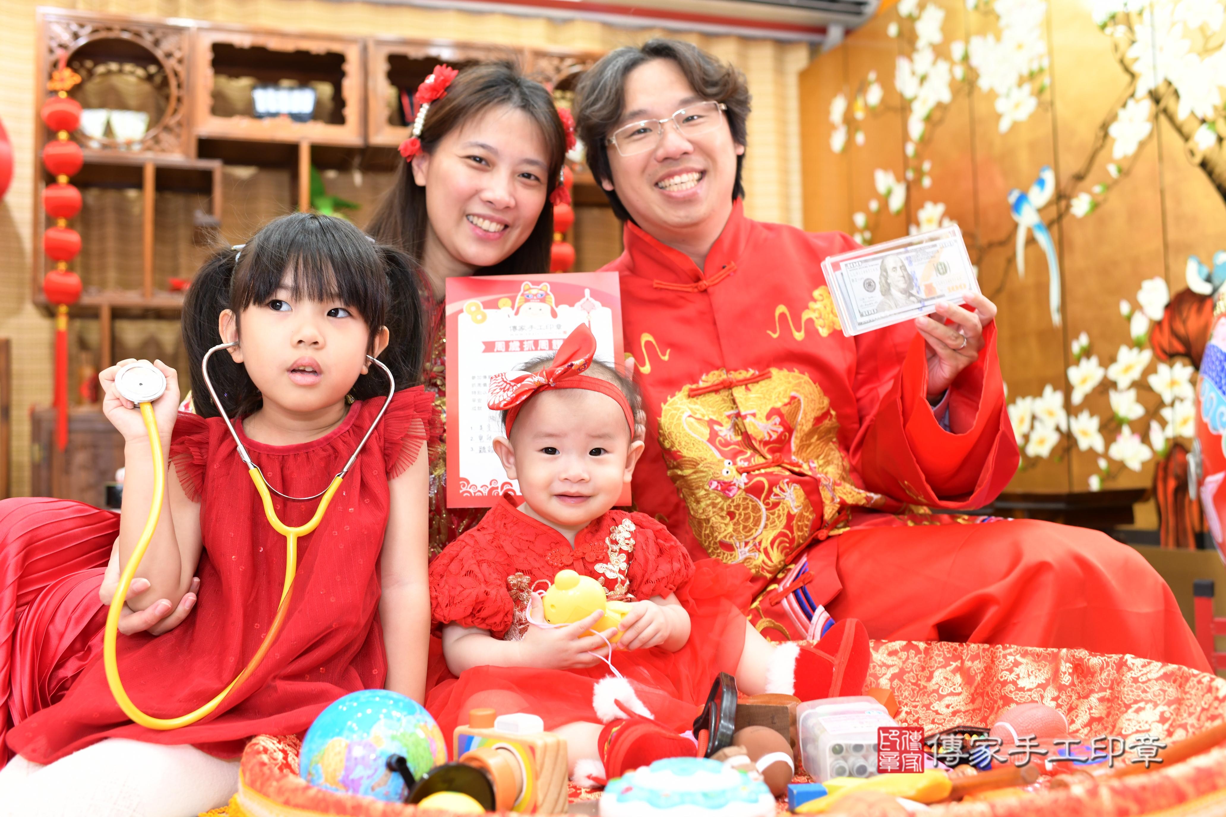 2025-06-27湘湘寶貝抓周,成人與小孩古裝禮服照。地點:傳家「台南店」古禮會場照片集