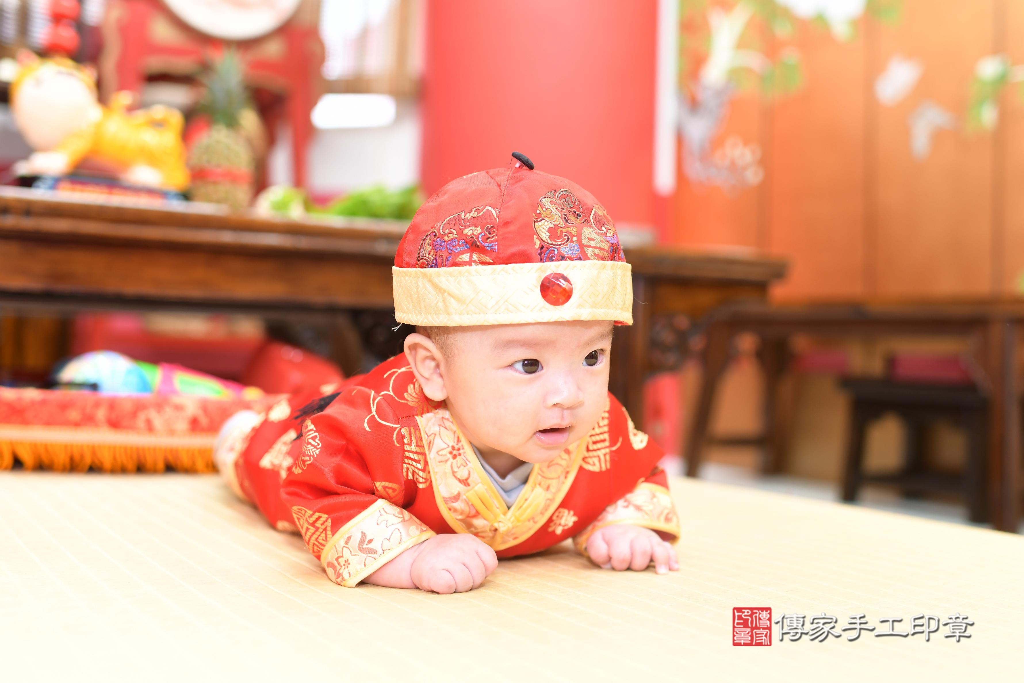 2025-06-27皓皓寶貝收涎,小孩古裝禮服照。地點:傳家「高雄店」古禮會場 照片集