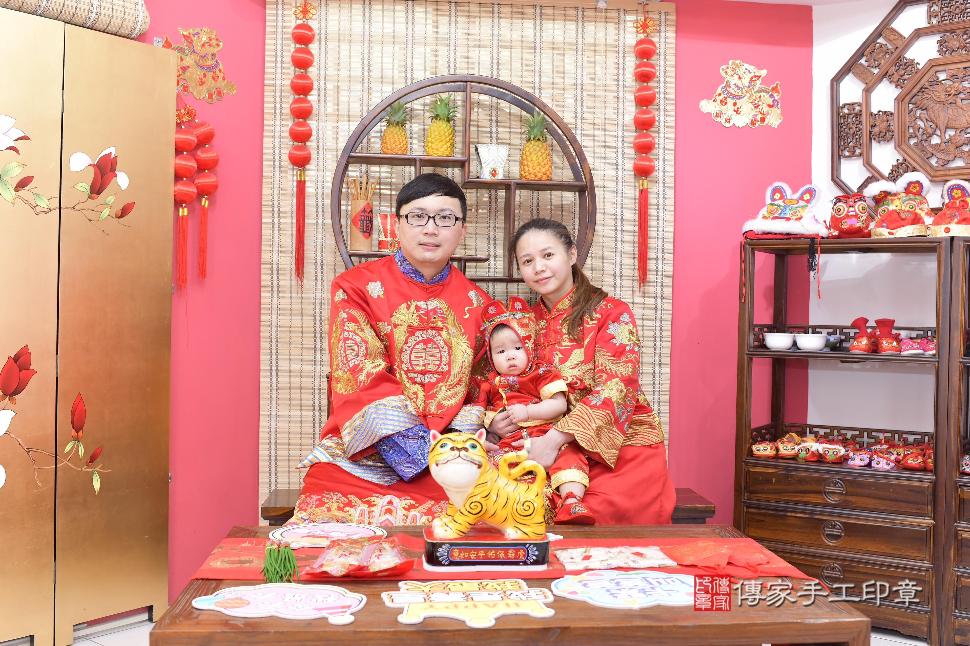 2025-09-28彥彥寶貝抓周,成人與小孩古裝禮服照。地點:傳家「新竹店」古禮會場照片集