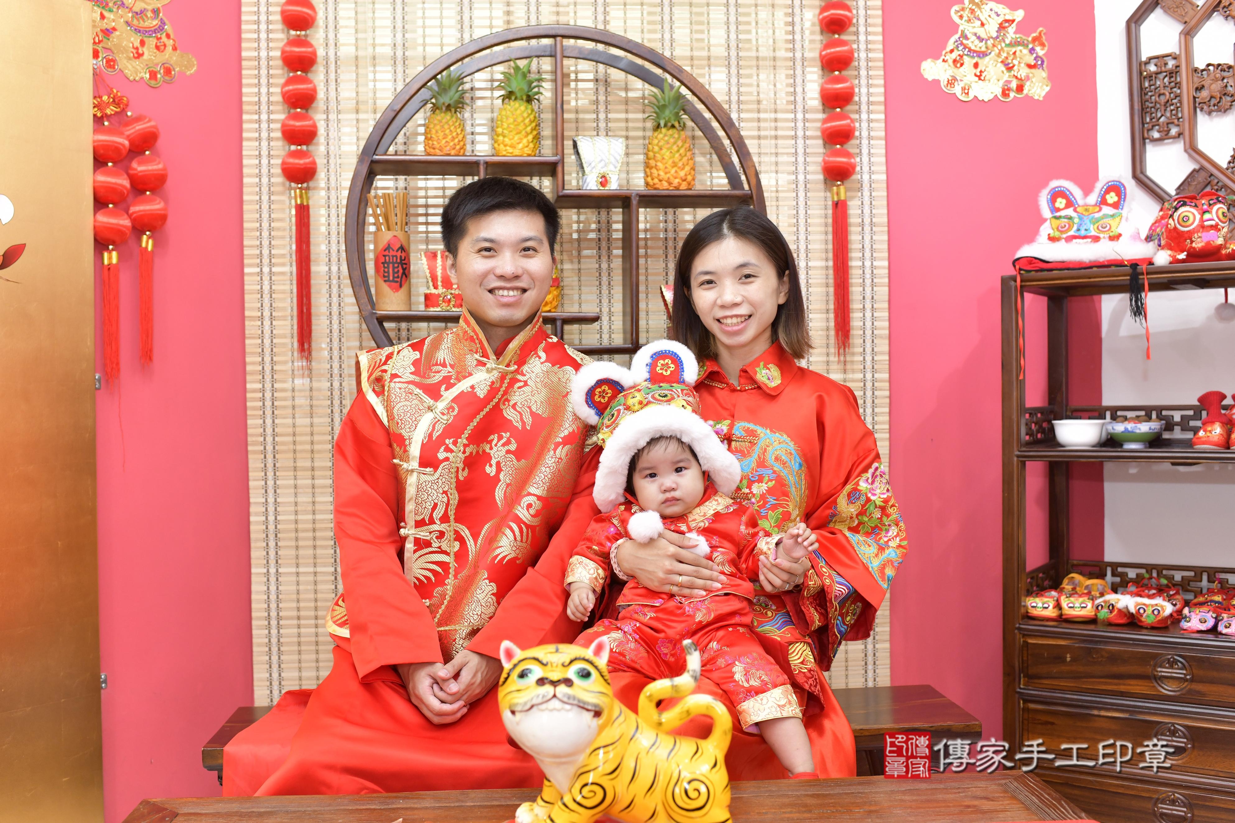 2025-09-28星星寶貝抓周,成人與小孩古裝禮服照。地點:傳家「新竹店」古禮會場照片集