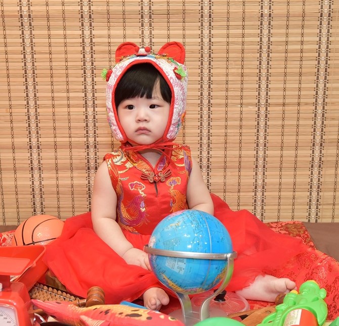 2021-03-01張寶寶，小孩禮服(女)中式古裝禮服禮照照片集