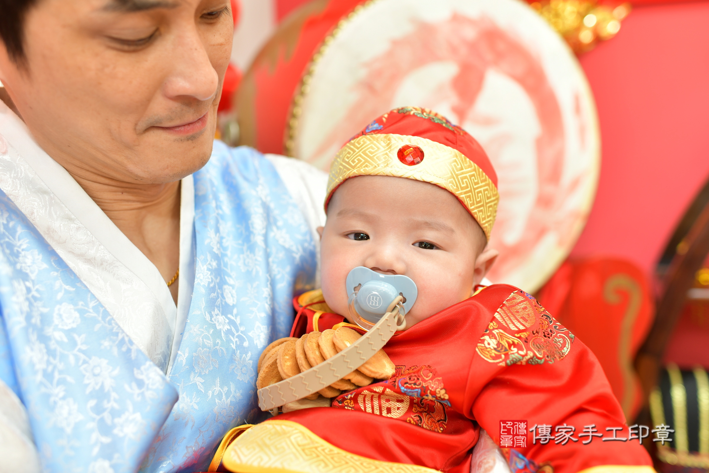 2023-12-08陳寶寶收涎，小孩古裝禮服照。地點：傳家「台中店」古禮會場照片集