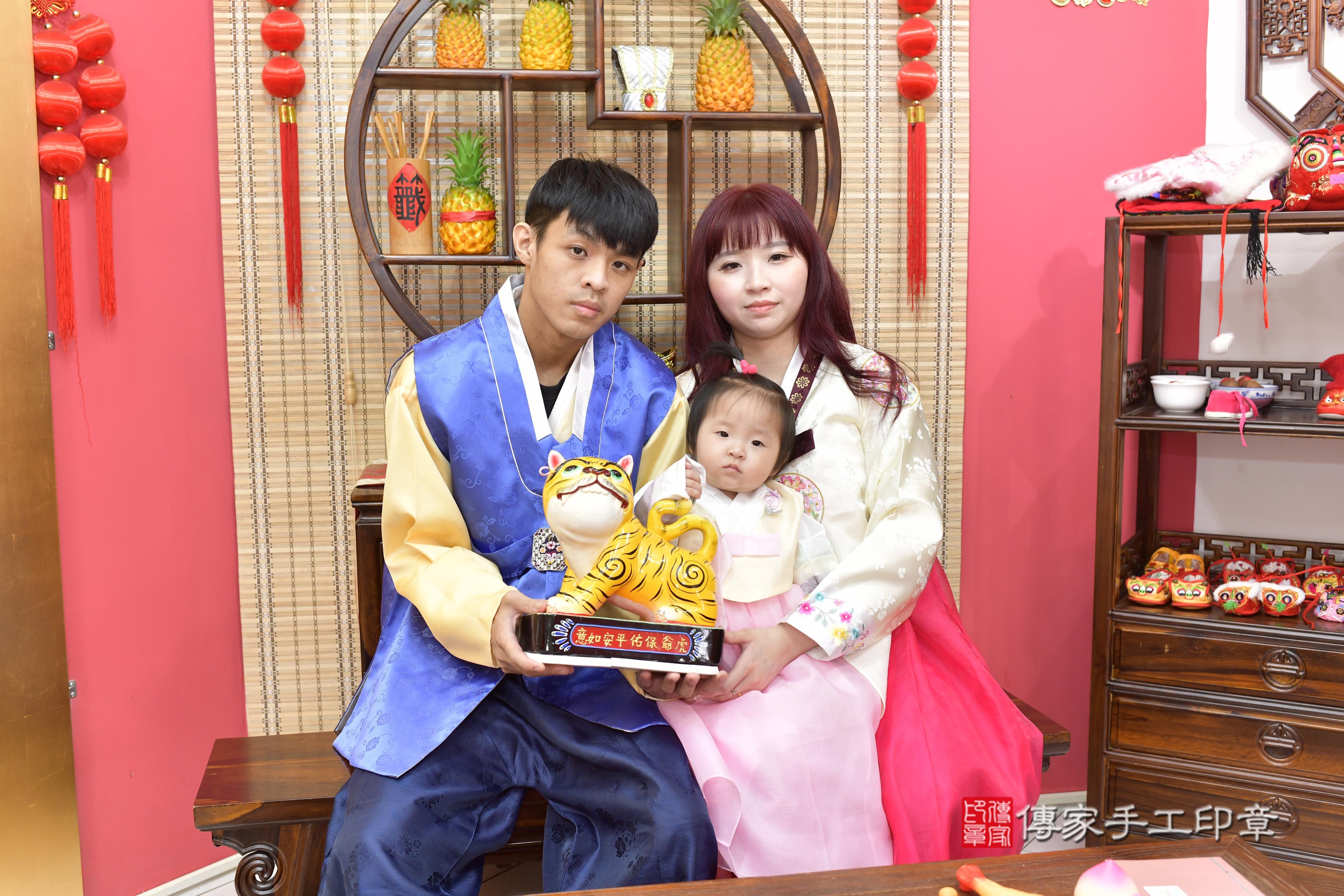 2025-09-28彤彤寶貝抓周,成人與小孩古裝禮服照。地點:傳家「新竹店」古禮會場照片集
