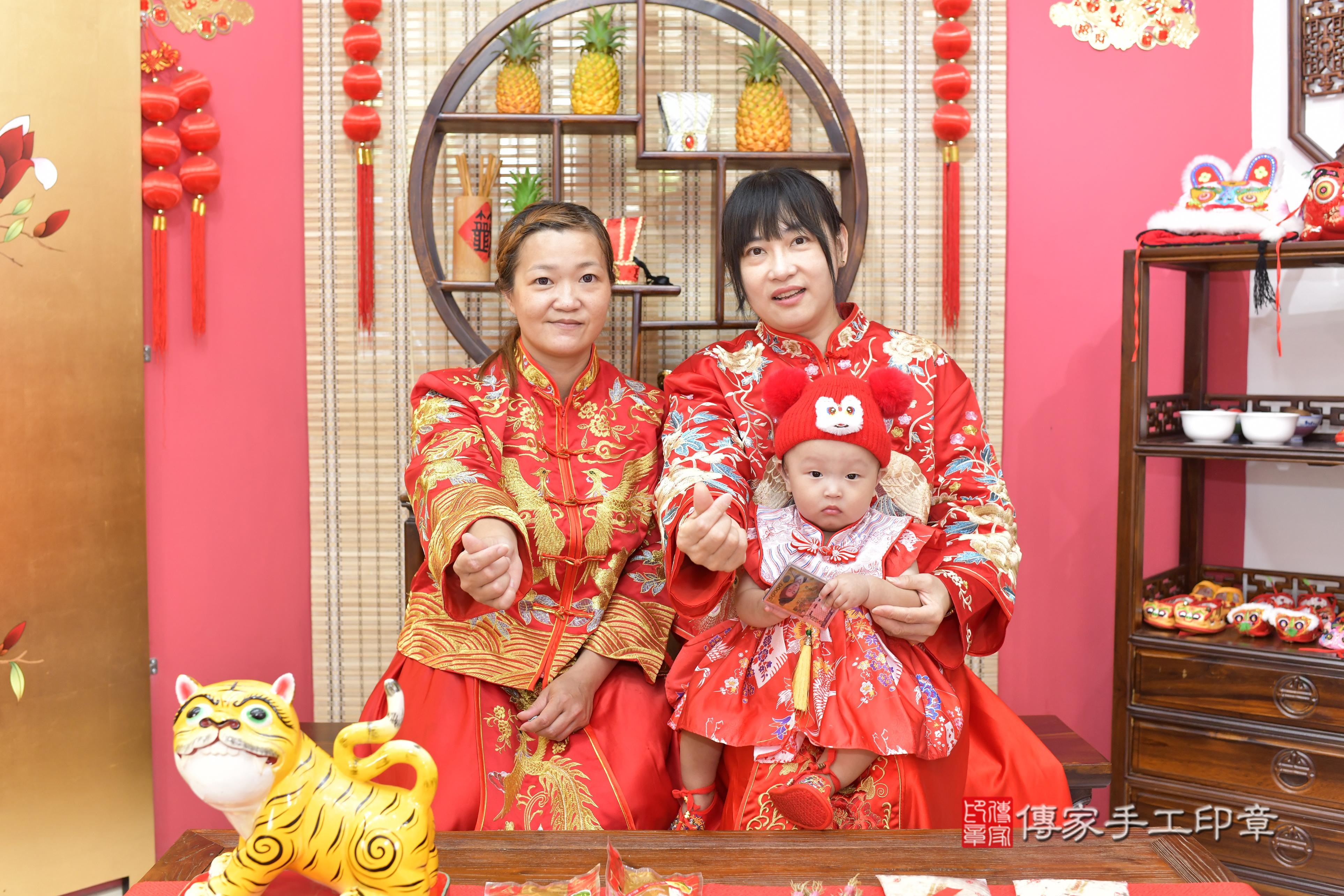 2025-09-28小雨寶貝抓周,成人與小孩古裝禮服照。地點:傳家「新竹店」古禮會場照片集