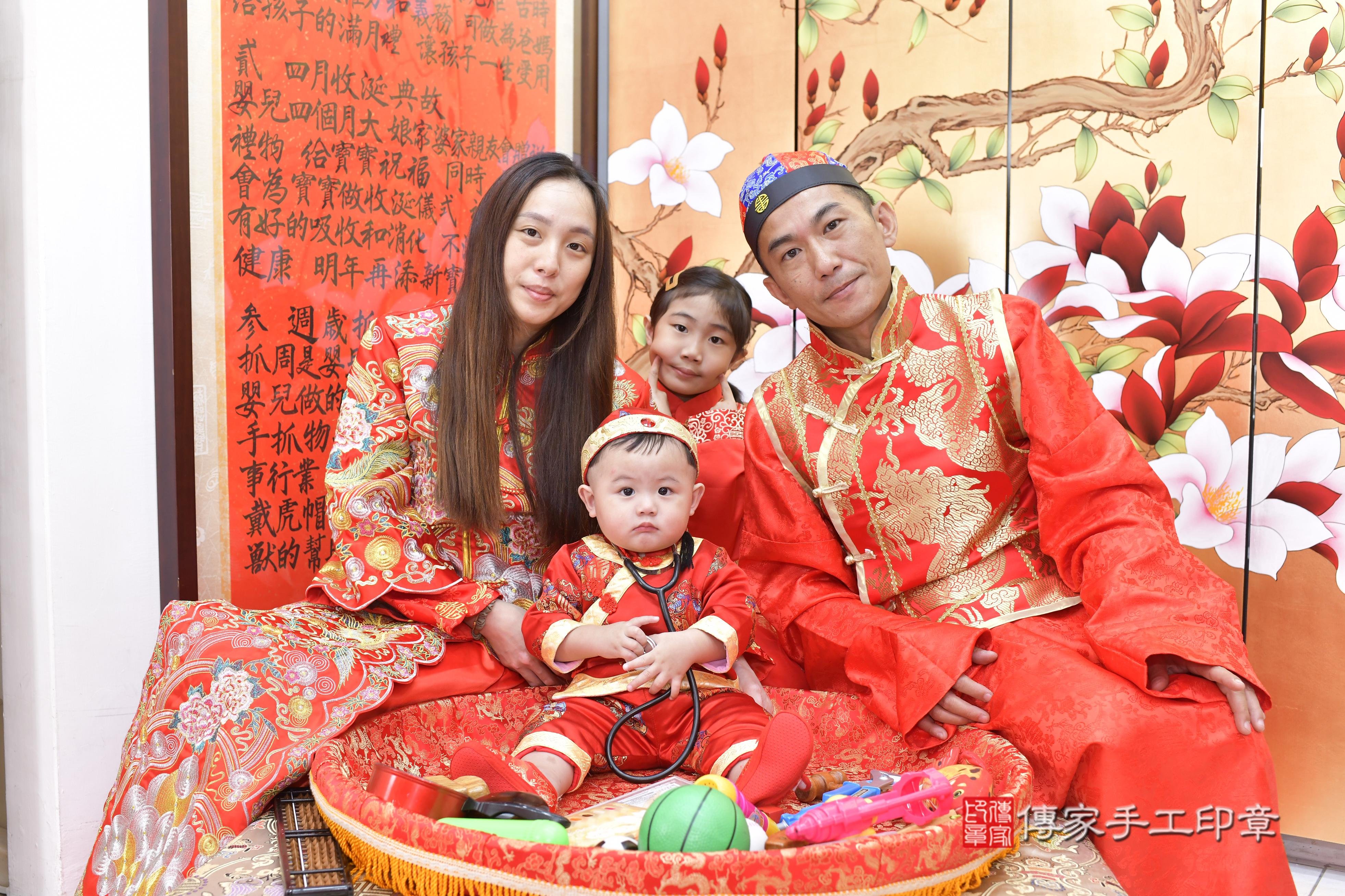 2025-09-29辰辰寶貝抓周,成人與小孩古裝禮服照。地點:傳家「新竹店」古禮會場照片集