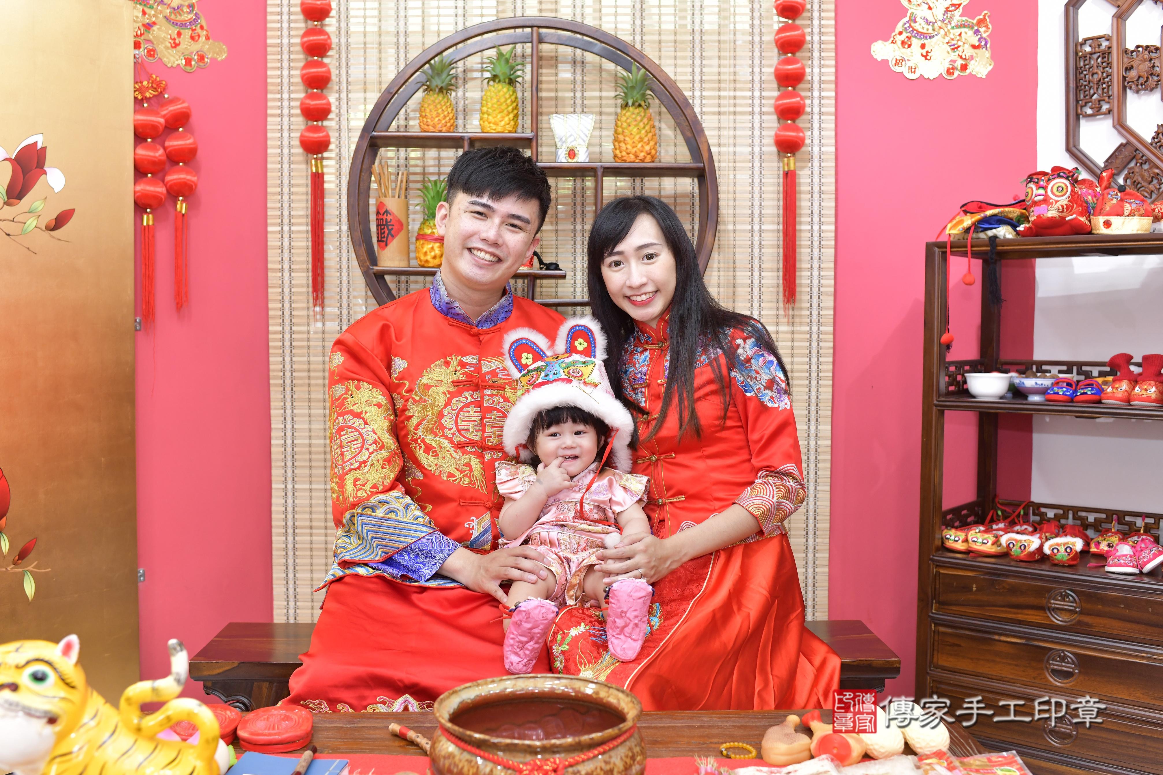 2025-09-29彤彤寶貝抓周,成人與小孩古裝禮服照。地點:傳家「新竹店」古禮會場照片集
