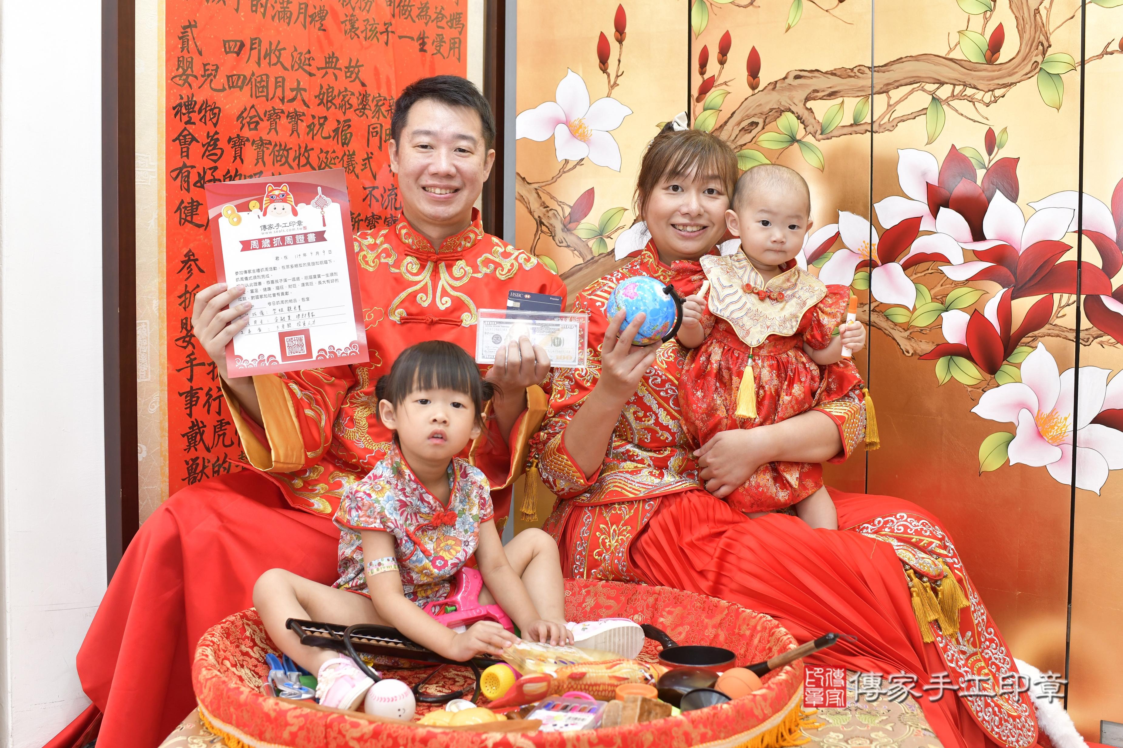 2025-09-29雙雙寶貝抓周,成人與小孩古裝禮服照。地點:傳家「新竹店」古禮會場照片集
