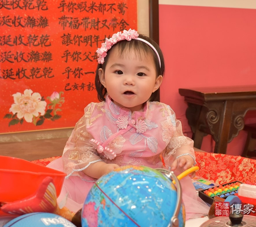 2022-03-02鄭寶寶抓周,小孩古裝禮服照。地點:傳家「台中門市店」古禮會場照片集