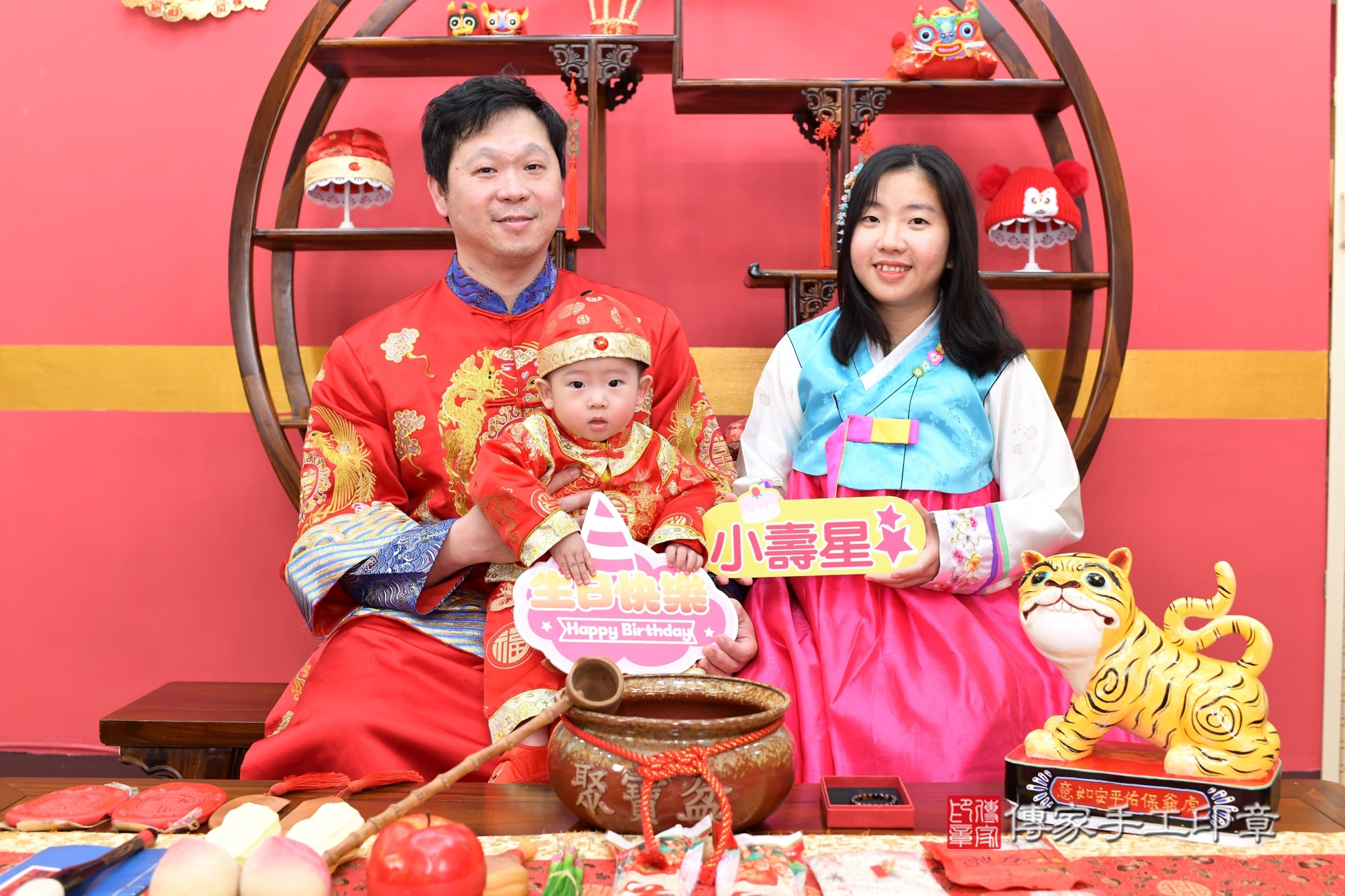 2025-06-01小勛寶寶抓周，成人與小孩古裝禮服照。地點：傳家「新北店」古禮會場照片集