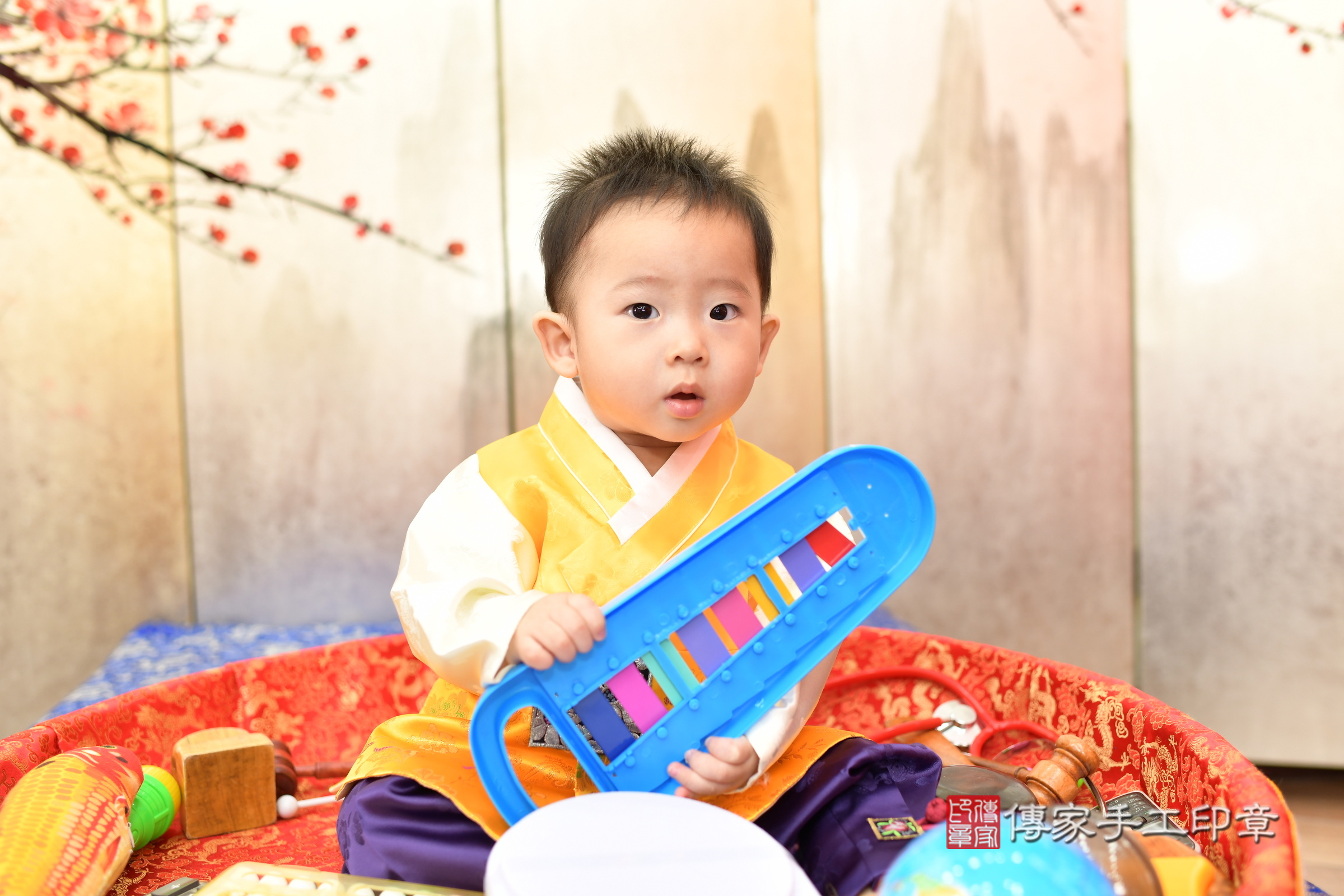 2025-06-01小勛寶寶抓周，小孩古裝禮服照。地點：傳家「新北店」古禮會場照片集
