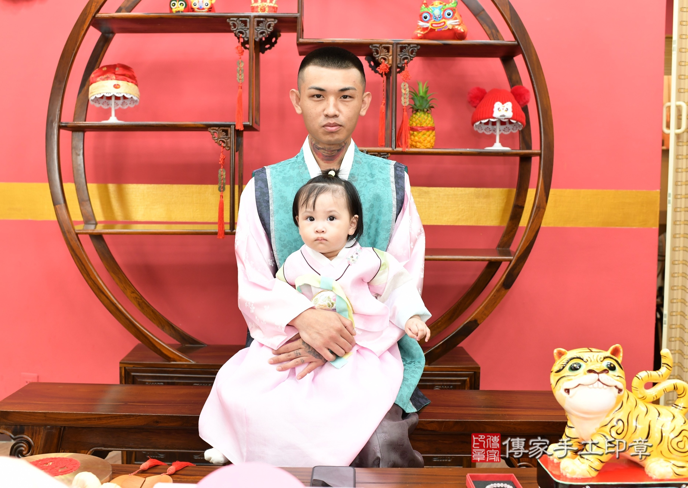 2025-06-04霏霏寶寶抓周，成人與小孩古裝禮服照。地點：傳家「新北店」古禮會場照片集