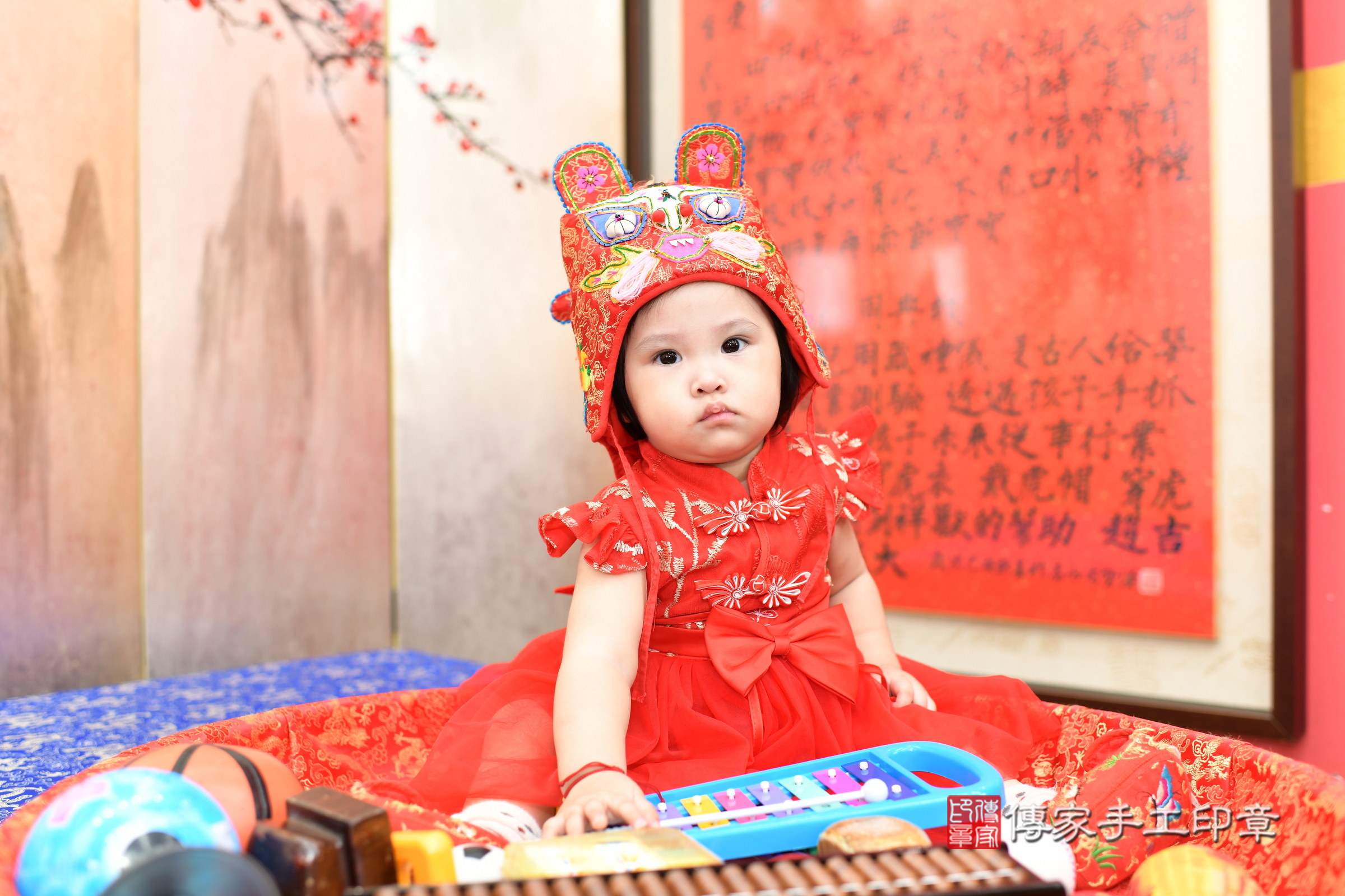 2025-06-04霏霏寶寶抓周，小孩古裝禮服照。地點：傳家「新北店」古禮會場照片集