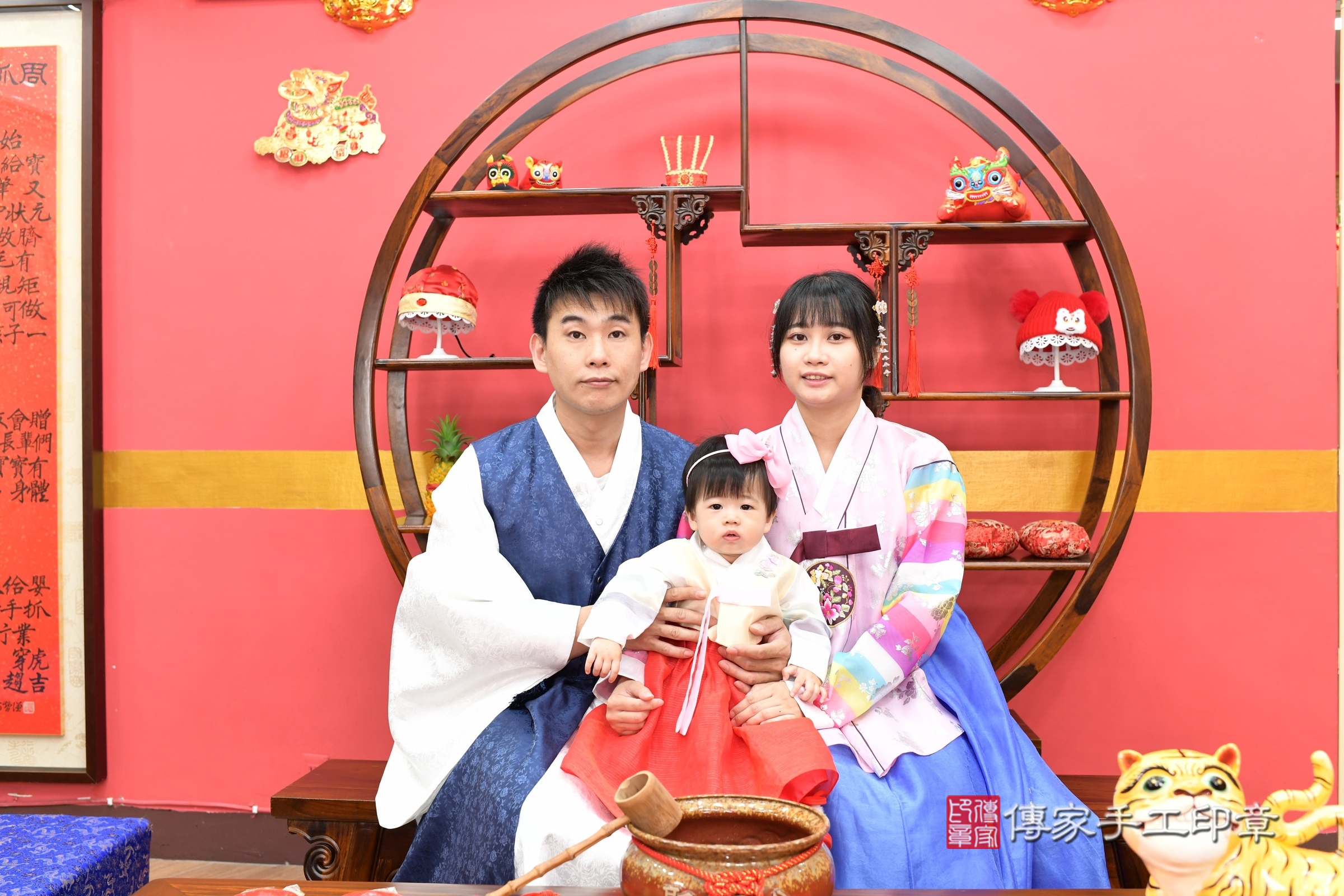 2025-06-15蕎蕎寶寶抓周，成人與小孩古裝禮服照。地點：傳家「新北店」古禮會場照片集