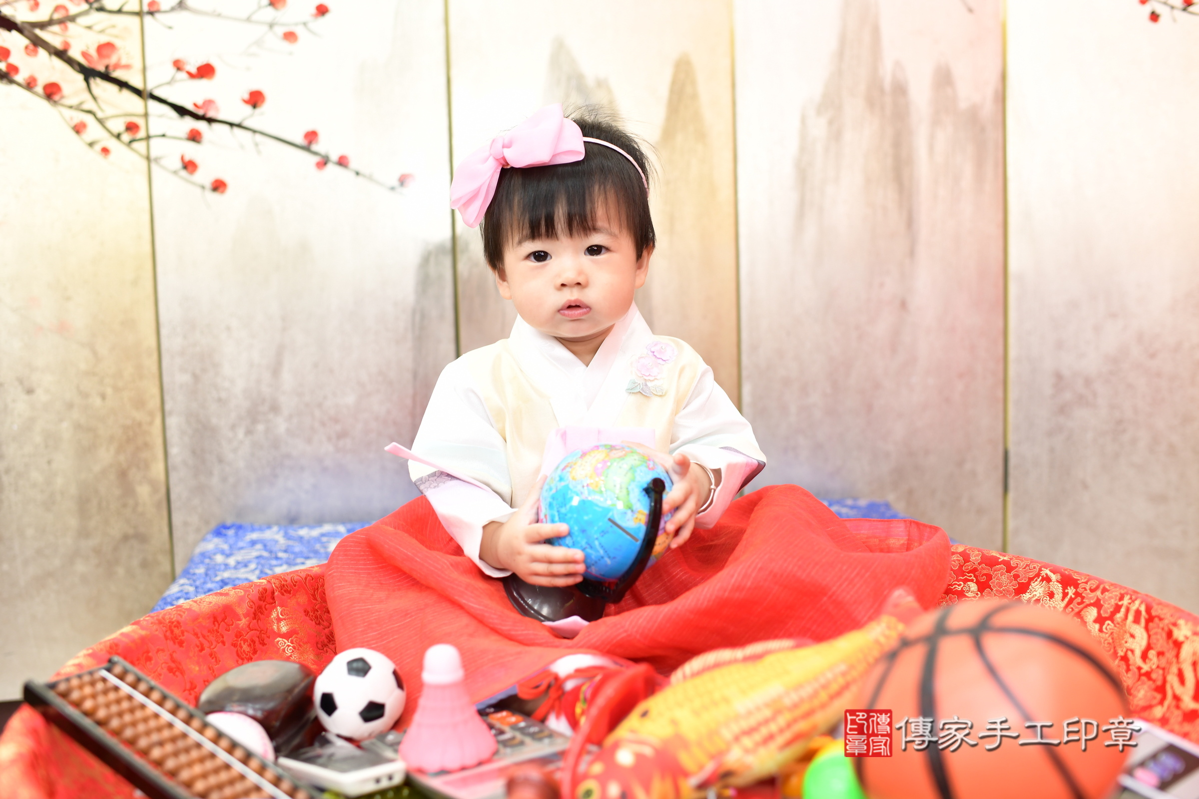 2025-06-15蕎蕎寶寶抓周，小孩古裝禮服照。地點：傳家「新北店」古禮會場照片集