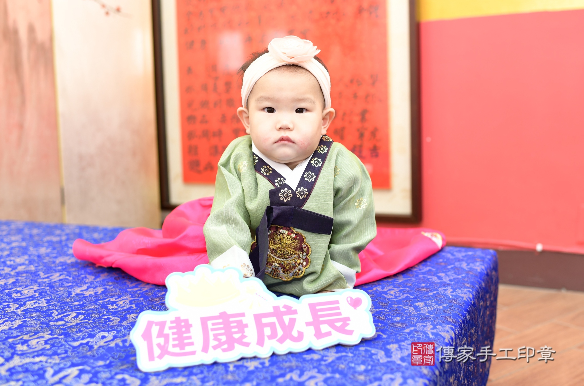 2025-06-07彤彤寶寶收涎，小孩古裝禮服照。地點：傳家「新北店」古禮會場照片集