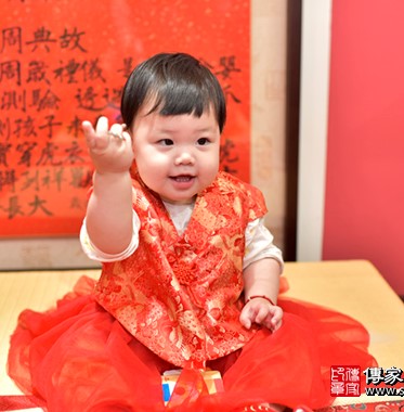 2020-04-02洪寶寶，小孩禮服(女)中式古裝禮服禮照照片集