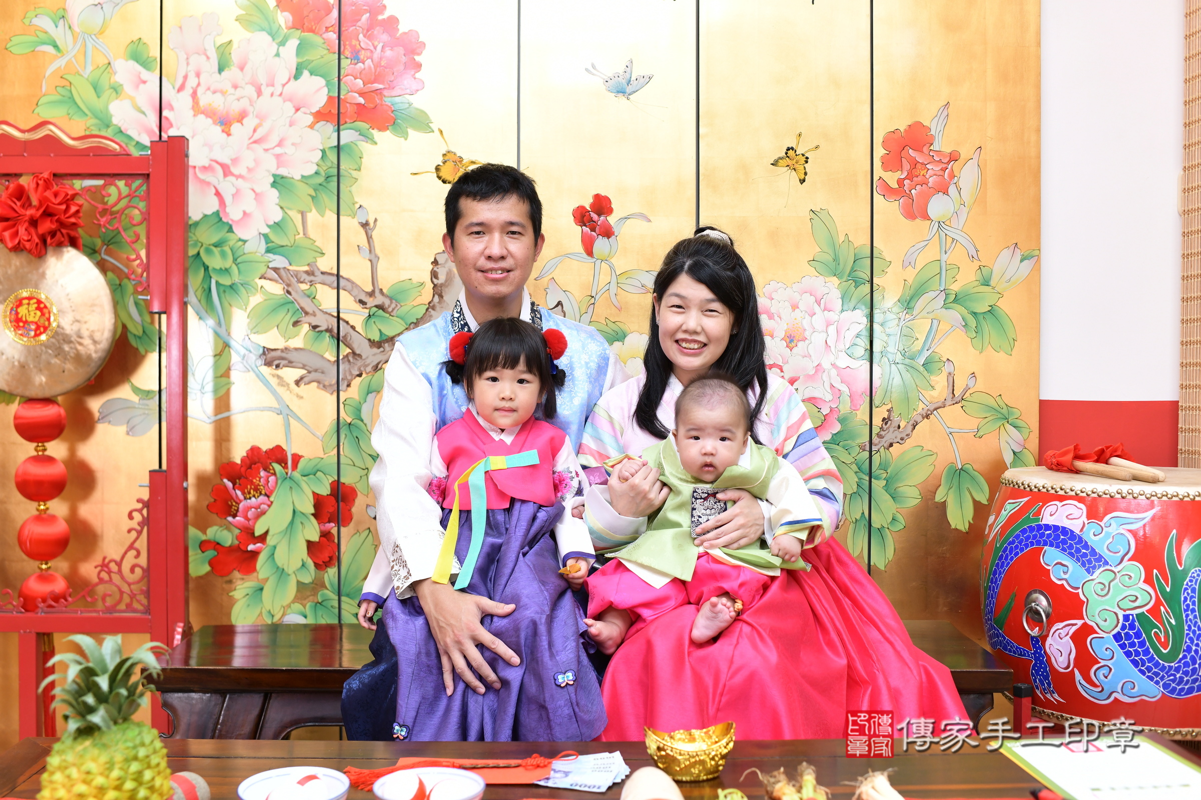 2024-08-04小然寶寶收涎，成人與小孩古裝禮服照。地點：傳家「台北店」古禮會場照片集