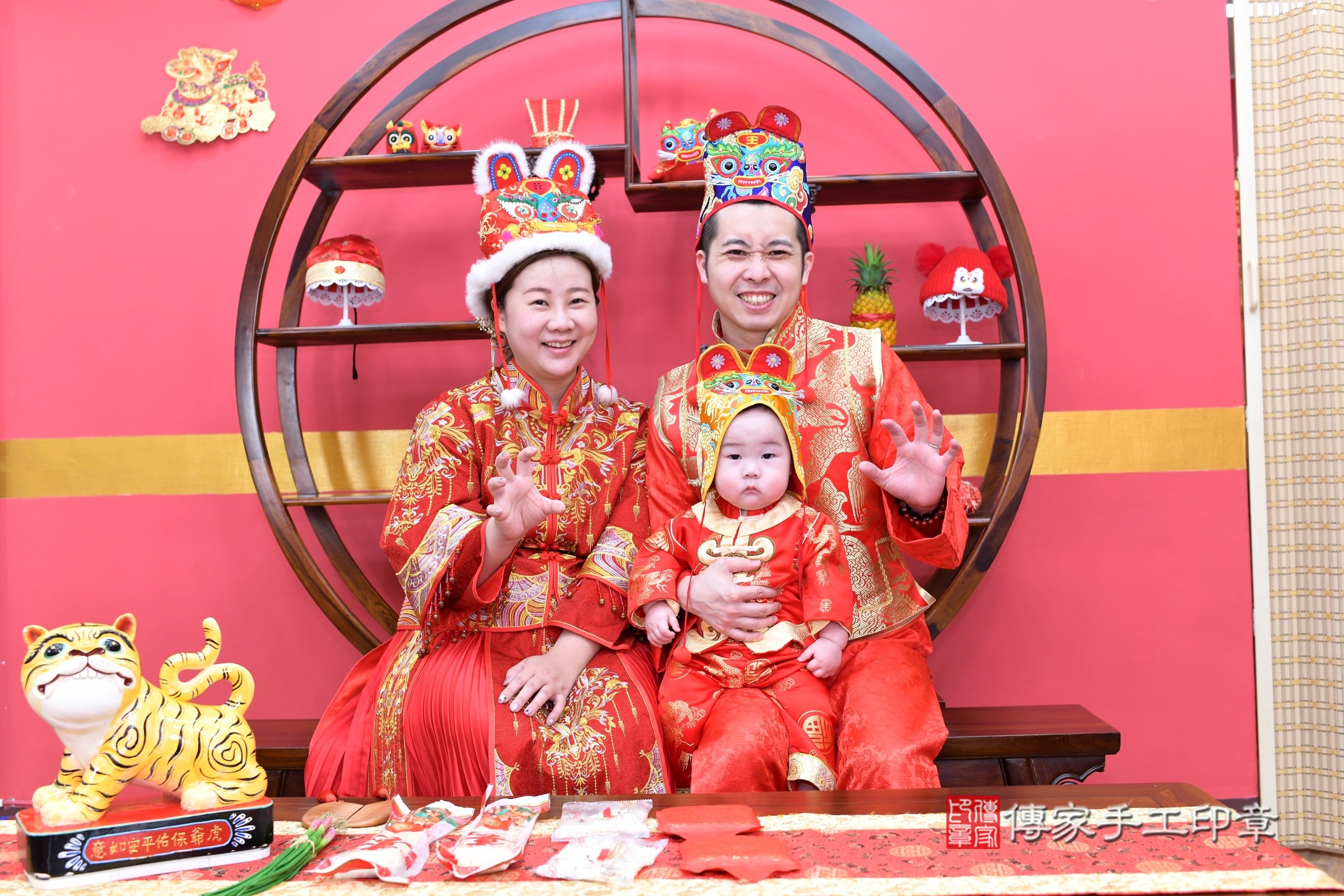 2025-06-07小言寶寶抓周，成人與小孩古裝禮服照。地點：傳家「新北店」古禮會場照片集