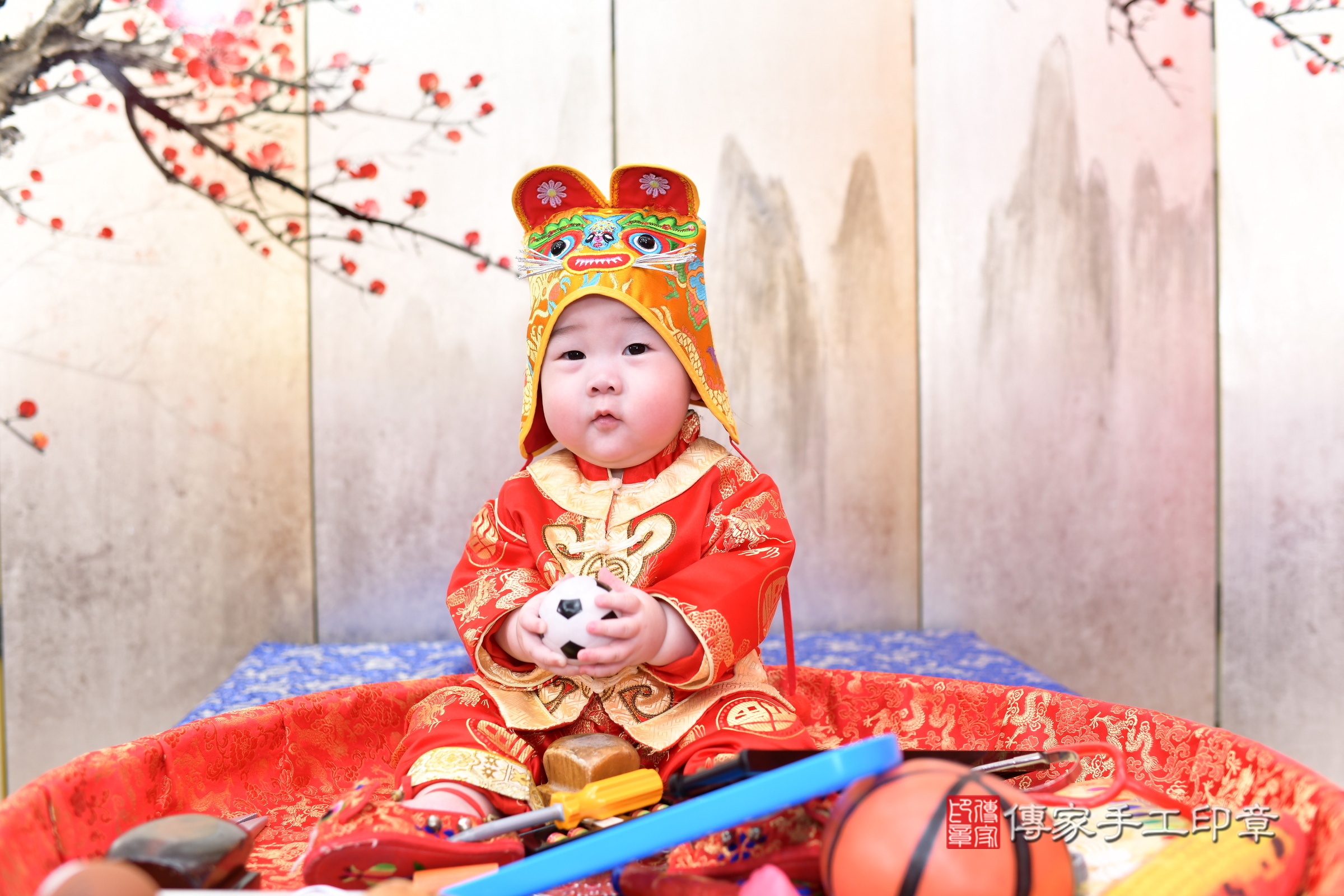 2025-06-07小言寶寶抓周，小孩古裝禮服照。地點：傳家「新北店」古禮會場照片集