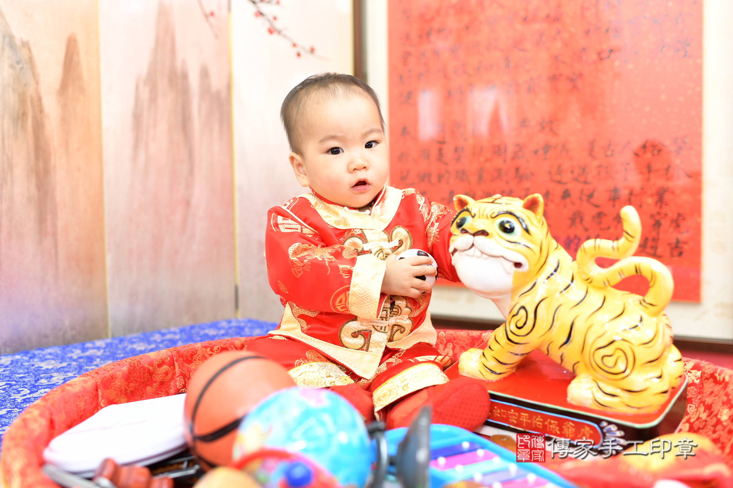 2025-06-22喆喆寶寶抓周，小孩古裝禮服照。地點：傳家「新北店」古禮會場照片集