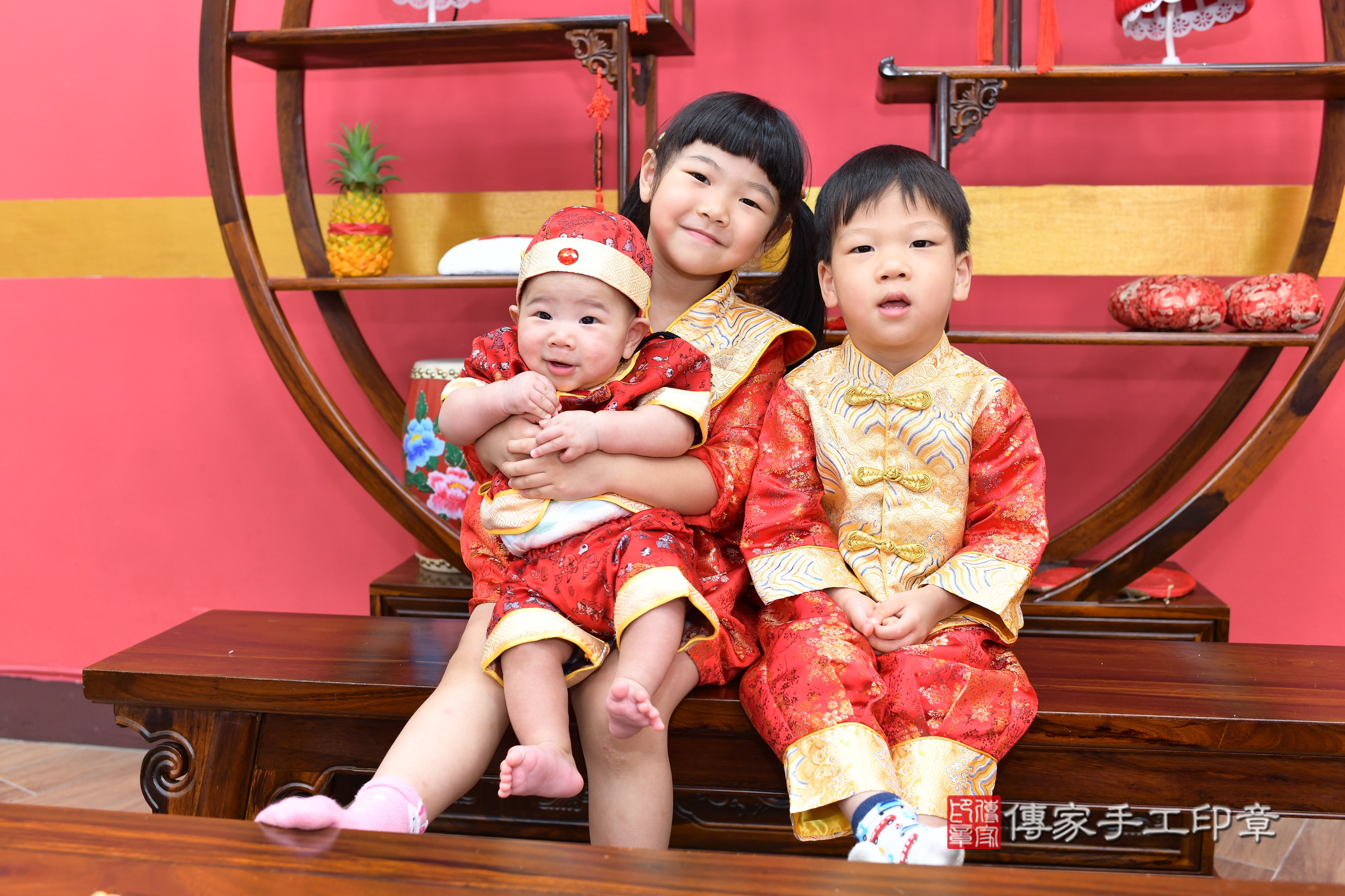 2025-06-23小辰寶寶收涎，小孩古裝禮服照。地點：傳家「新北店」古禮會場照片集