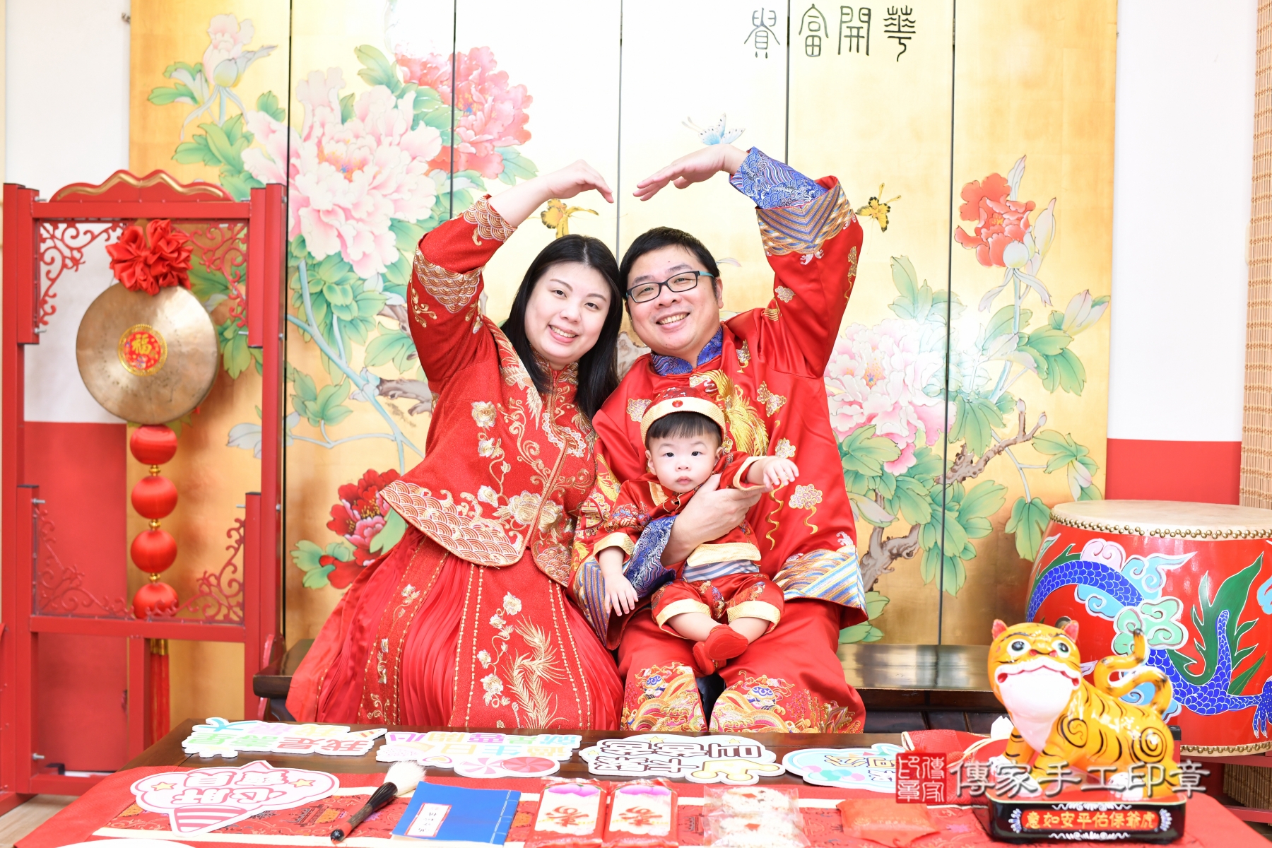 2025-11-30小晉寶貝抓周，成人與小孩古裝禮服照。地點：傳家「台北店」古禮會場照片集