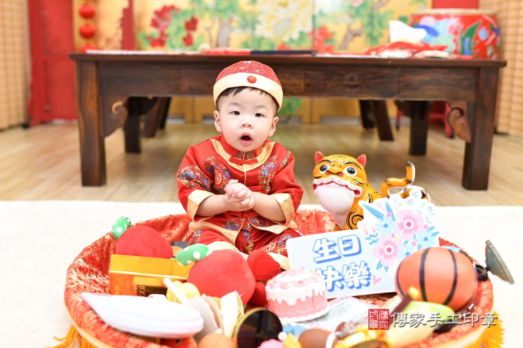 2025-11-30小晉寶貝抓周，小孩古裝禮服照。地點：傳家「台北店」古禮會場照片集