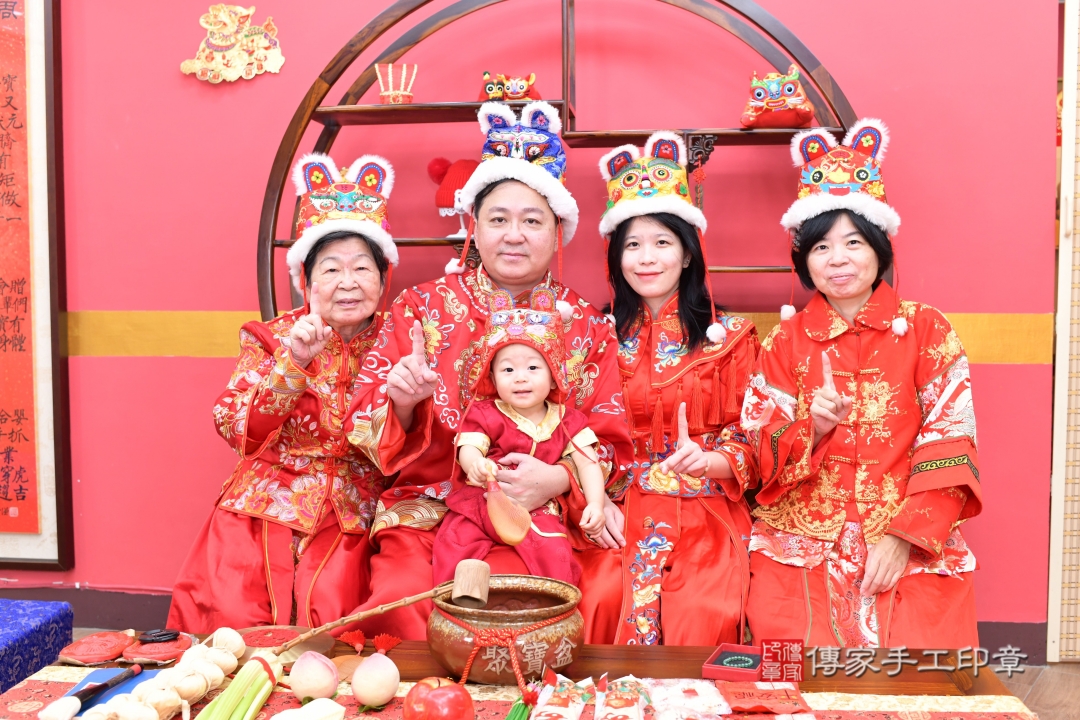 2025-12-30小熹寶貝抓周，成人與小孩古裝禮服照。地點：傳家「台北店」古禮會場照片集