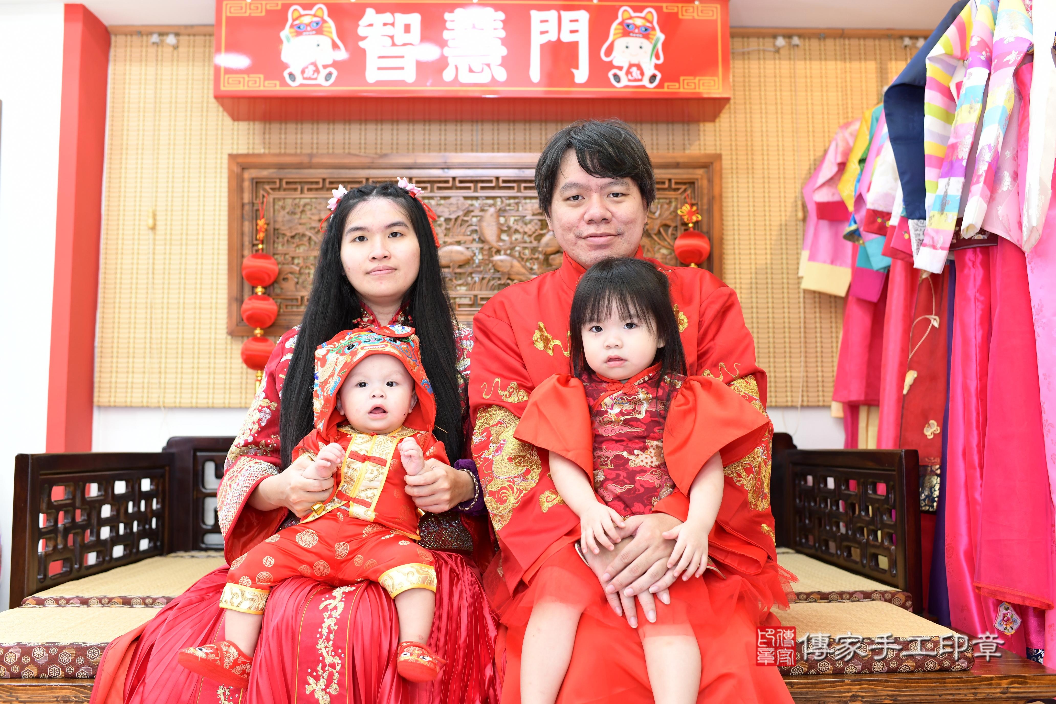 2025-07-30熙熙寶貝抓周,成人與小孩古裝禮服照。地點:傳家「台南店」古禮會場照片集
