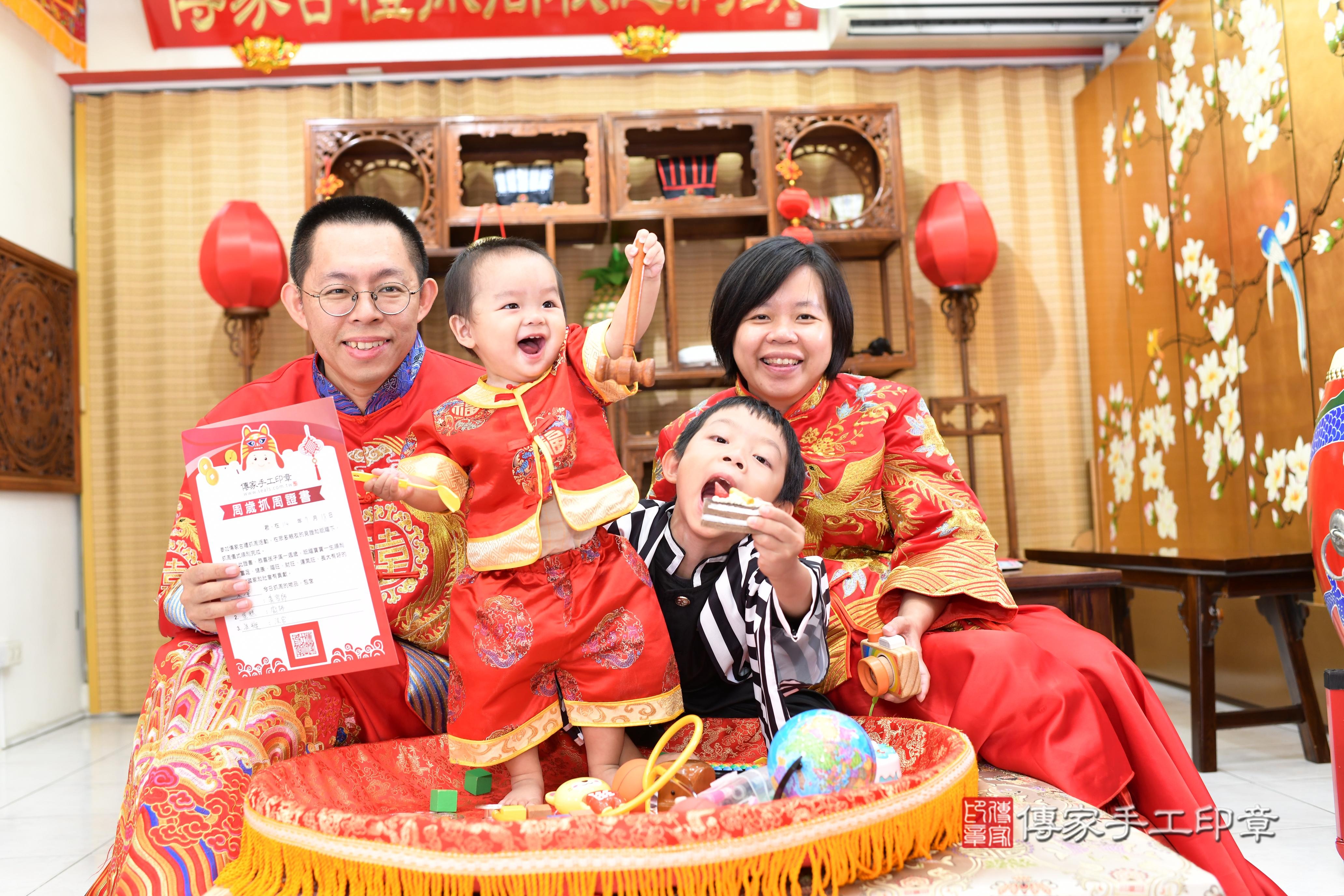 2025-07-30澄澄寶貝抓周,成人與小孩古裝禮服照。地點:傳家「台南店」古禮會場照片集