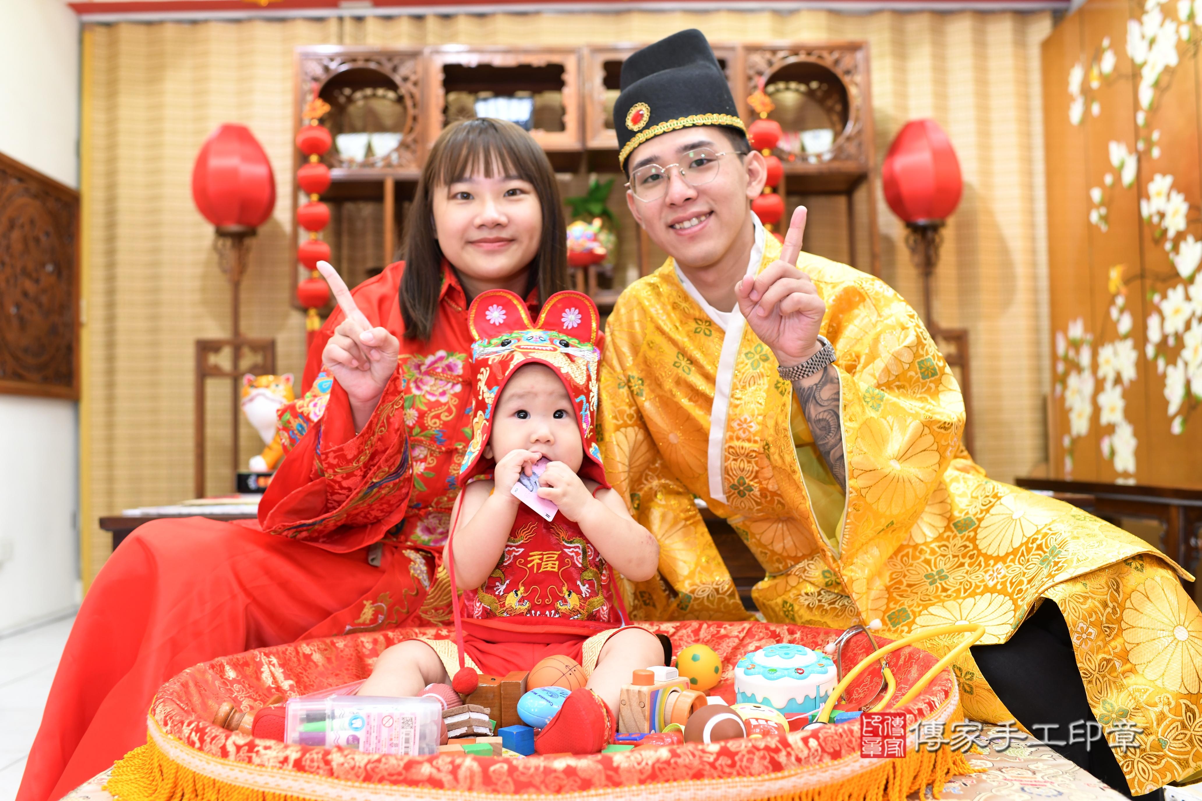2025-07-30愷愷寶貝抓周,成人與小孩古裝禮服照。地點:傳家「台南店」古禮會場照片集