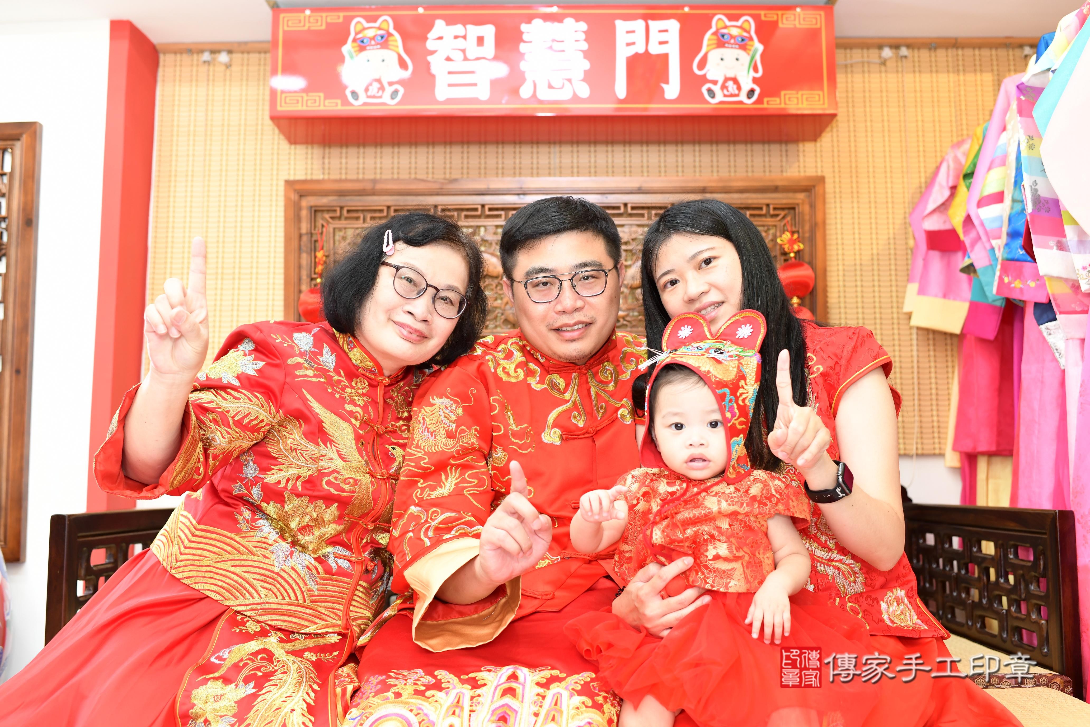 2025-07-30柔柔寶貝抓周,成人與小孩古裝禮服照。地點:傳家「台南店」古禮會場照片集