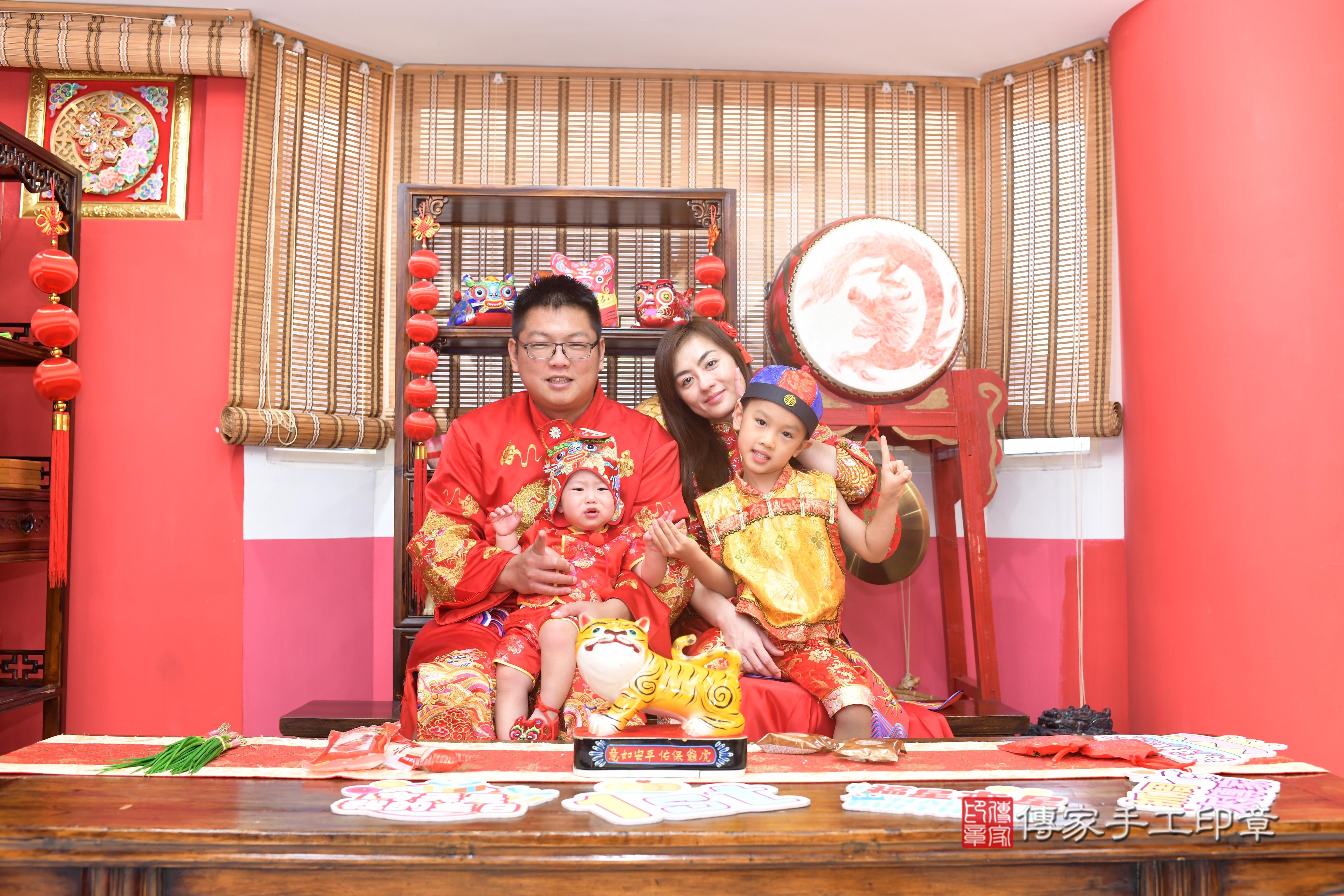 2025-07-30昊昊寶貝抓周,成人與小孩古裝禮服照。地點:傳家「高雄店」古禮會場照片集