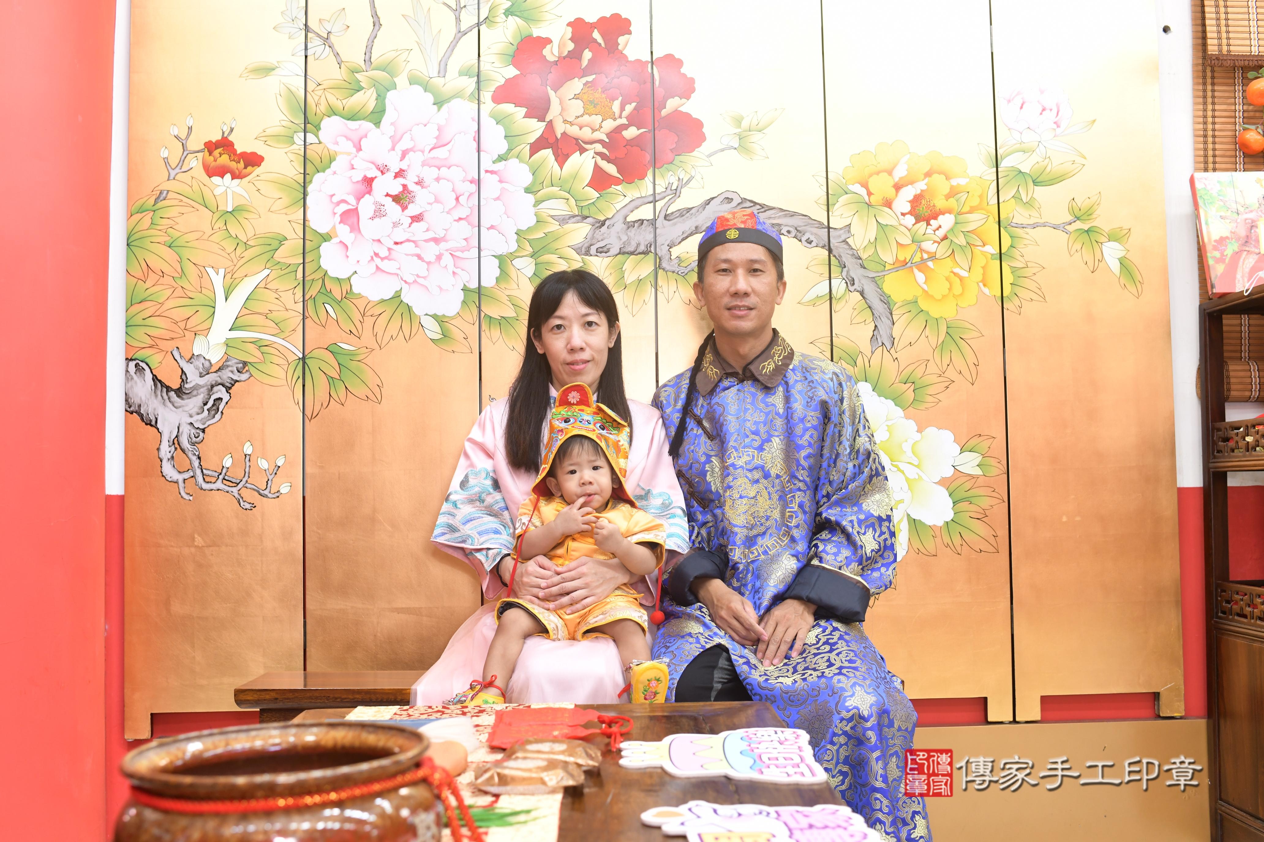 2025-07-30琋琋寶貝抓周,成人與小孩古裝禮服照。地點:傳家「高雄店」古禮會場照片集