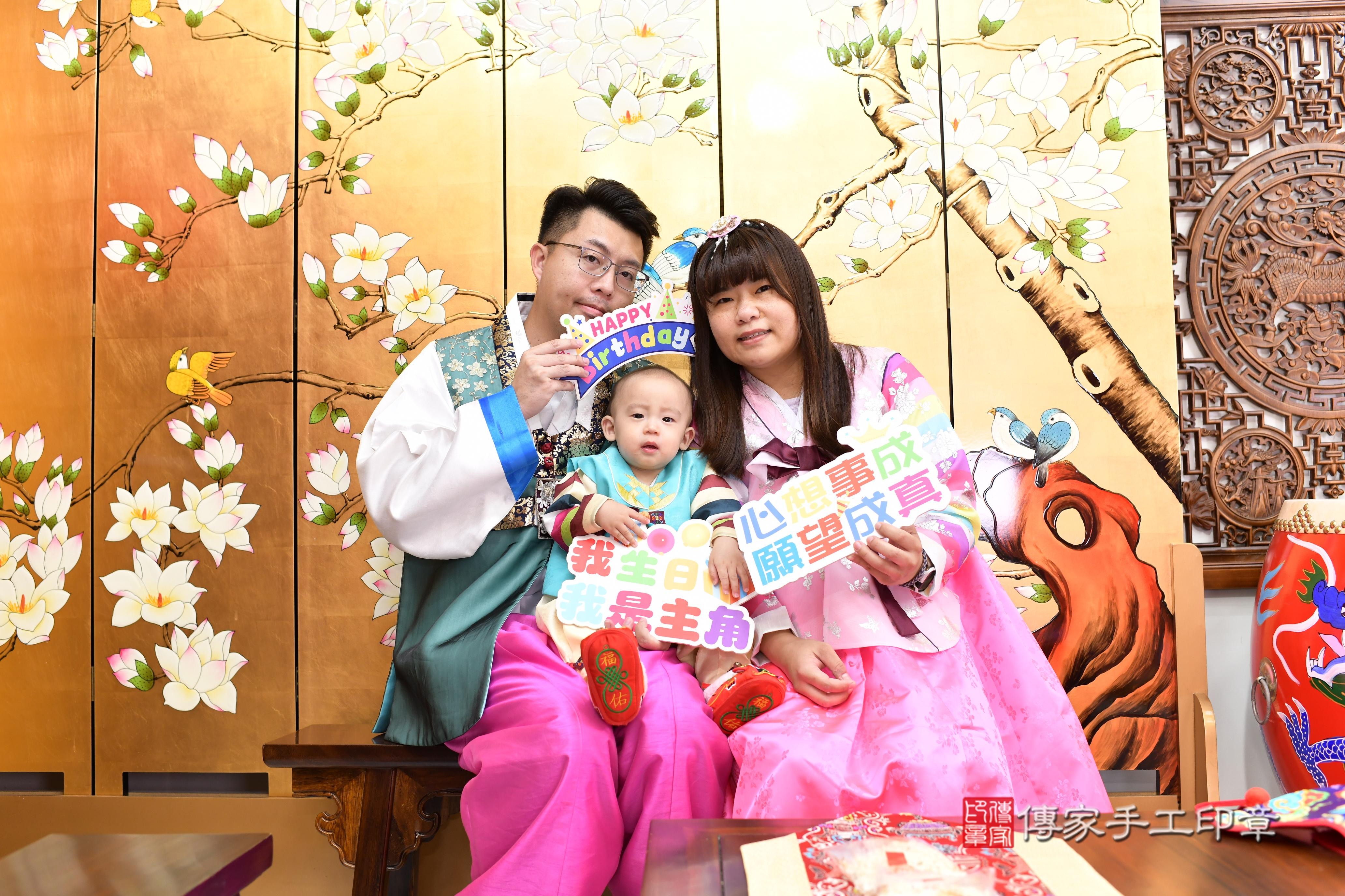 2025-07-30翔翔寶貝抓周,成人與小孩古裝禮服照。地點:傳家「台南店」古禮會場照片集
