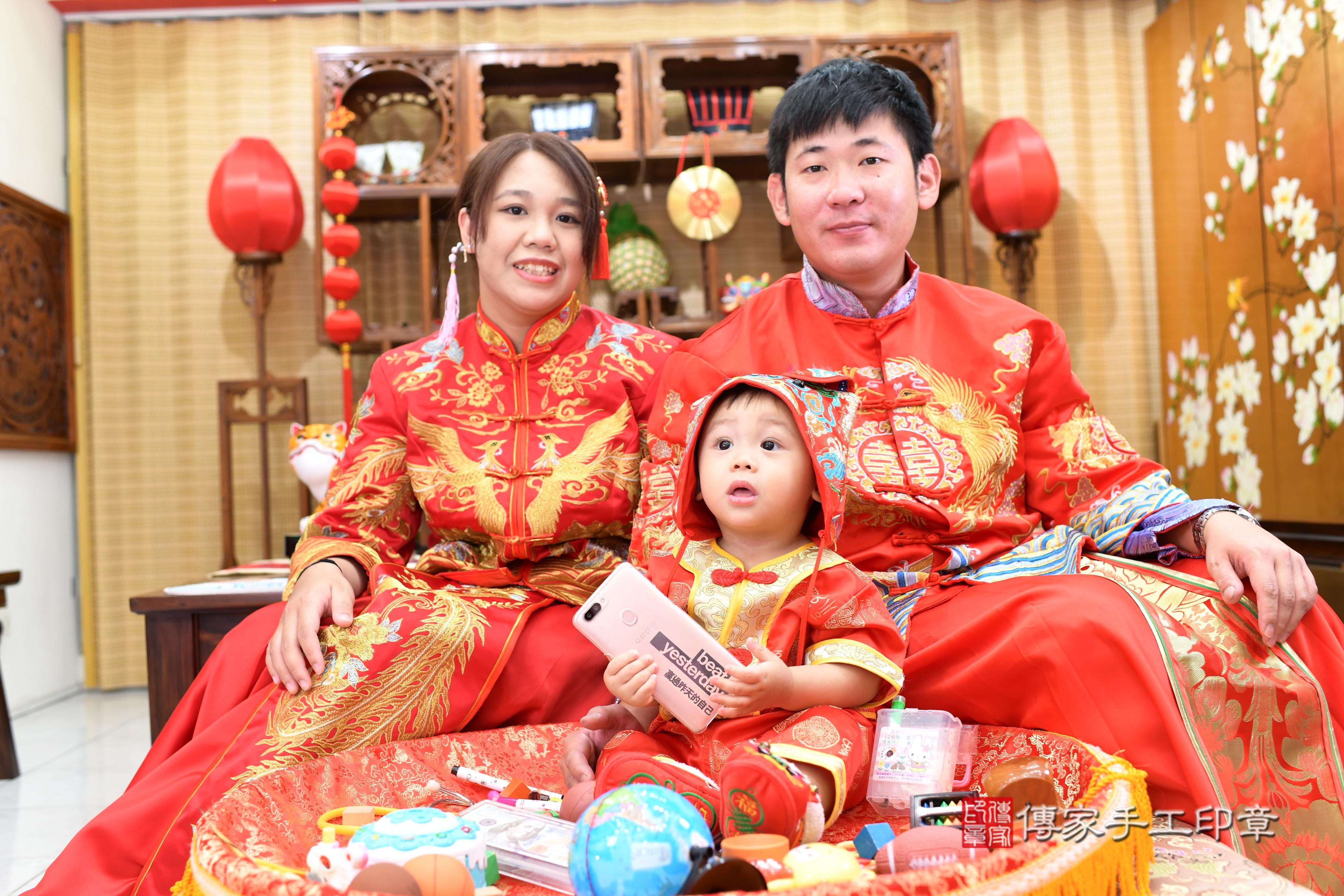 2025-07-30昊昊寶貝抓周,成人與小孩古裝禮服照。地點:傳家「台南店」古禮會場照片集
