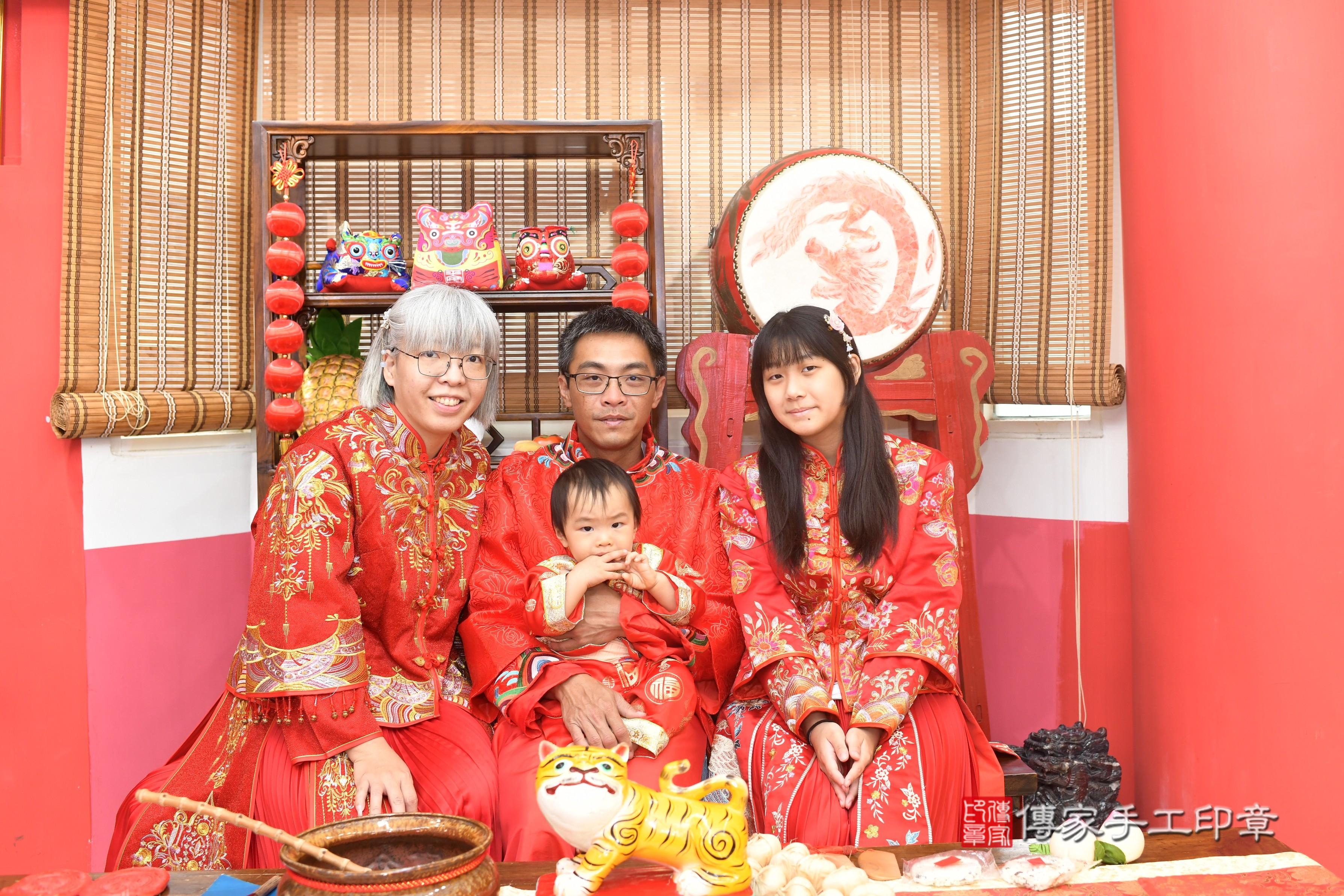 2025-07-30哲哲寶貝抓周,成人與小孩古裝禮服照。地點:傳家「高雄店」古禮會場照片集