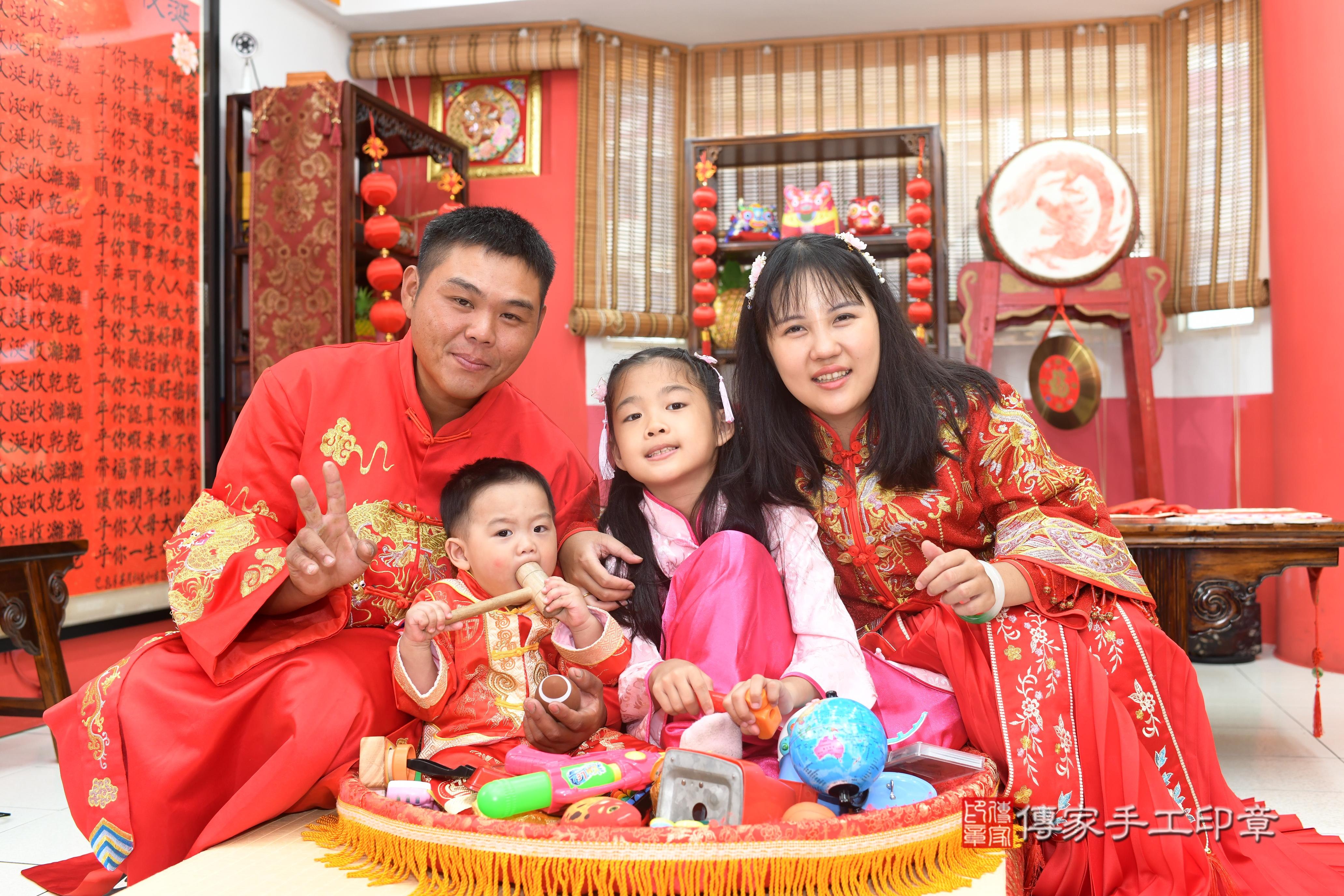 2025-07-30丞丞寶貝抓周，成人與小孩古裝禮服照。地點：傳家「高雄店」古禮會場照片集