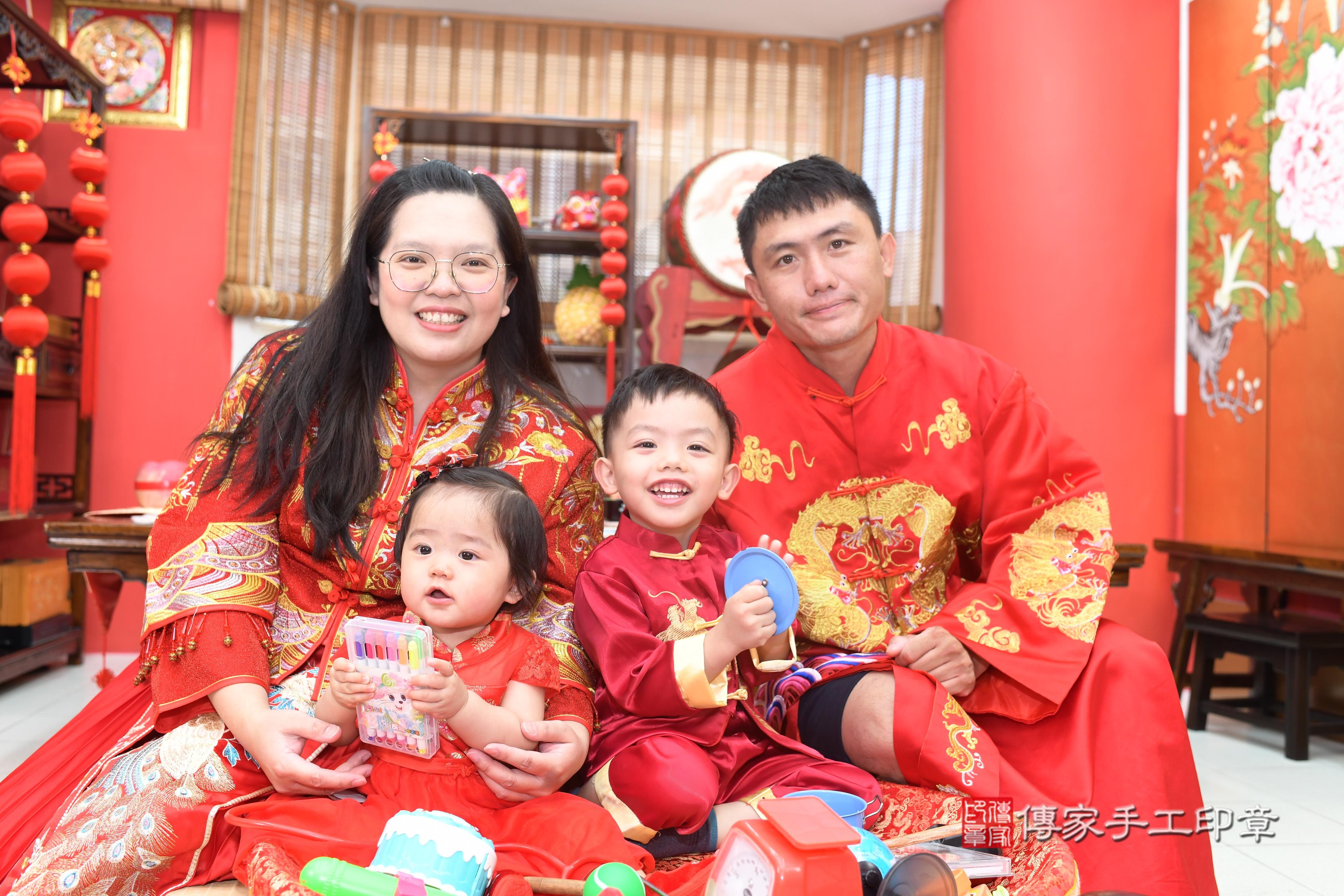 2025-07-30媃媃寶貝抓周，成人與小孩古裝禮服照。地點：傳家「高雄店」古禮會場照片集
