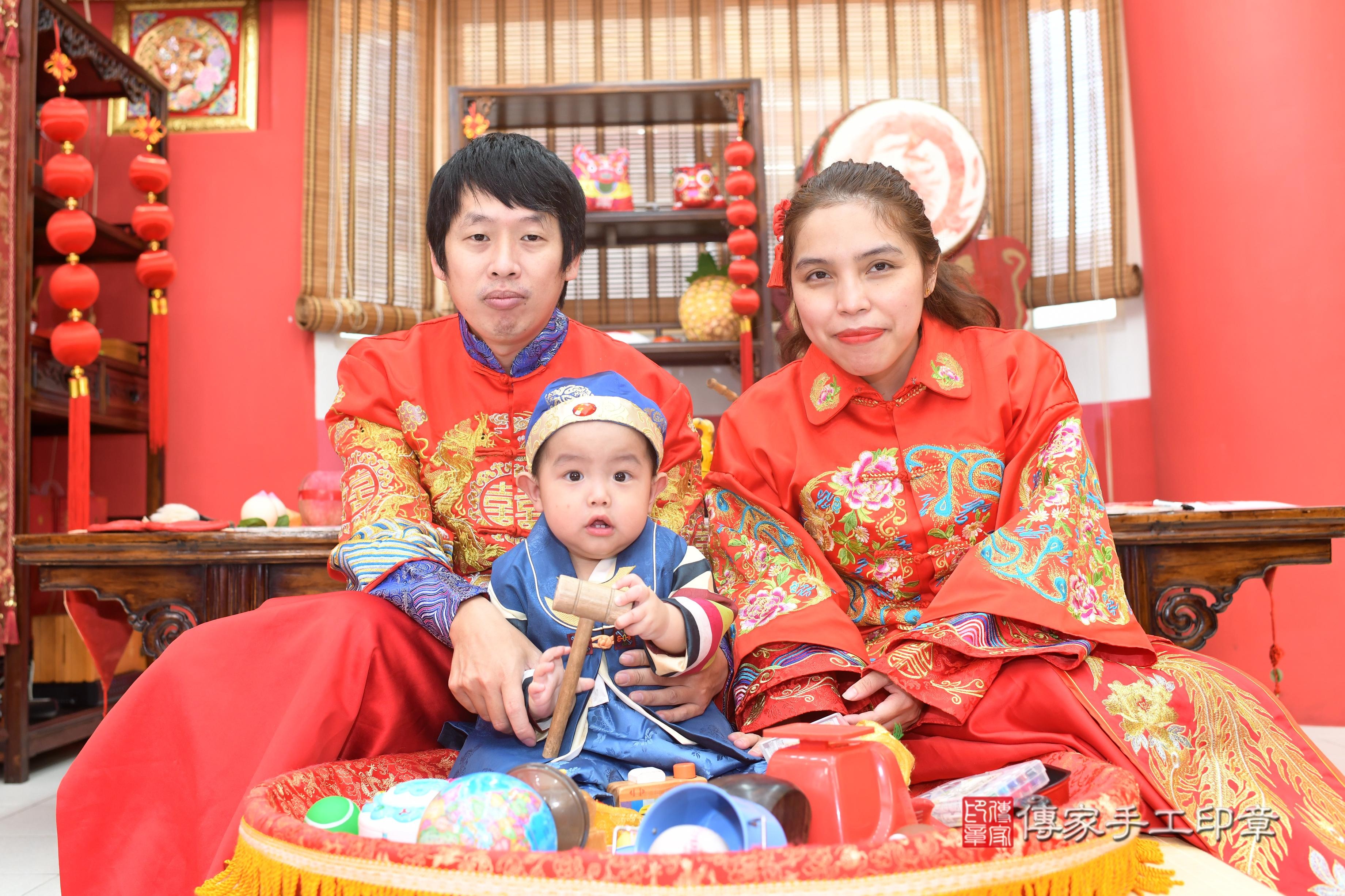 2025-07-30小憶寶貝抓周,成人與小孩古裝禮服照。地點:傳家「高雄店」古禮會場照片集